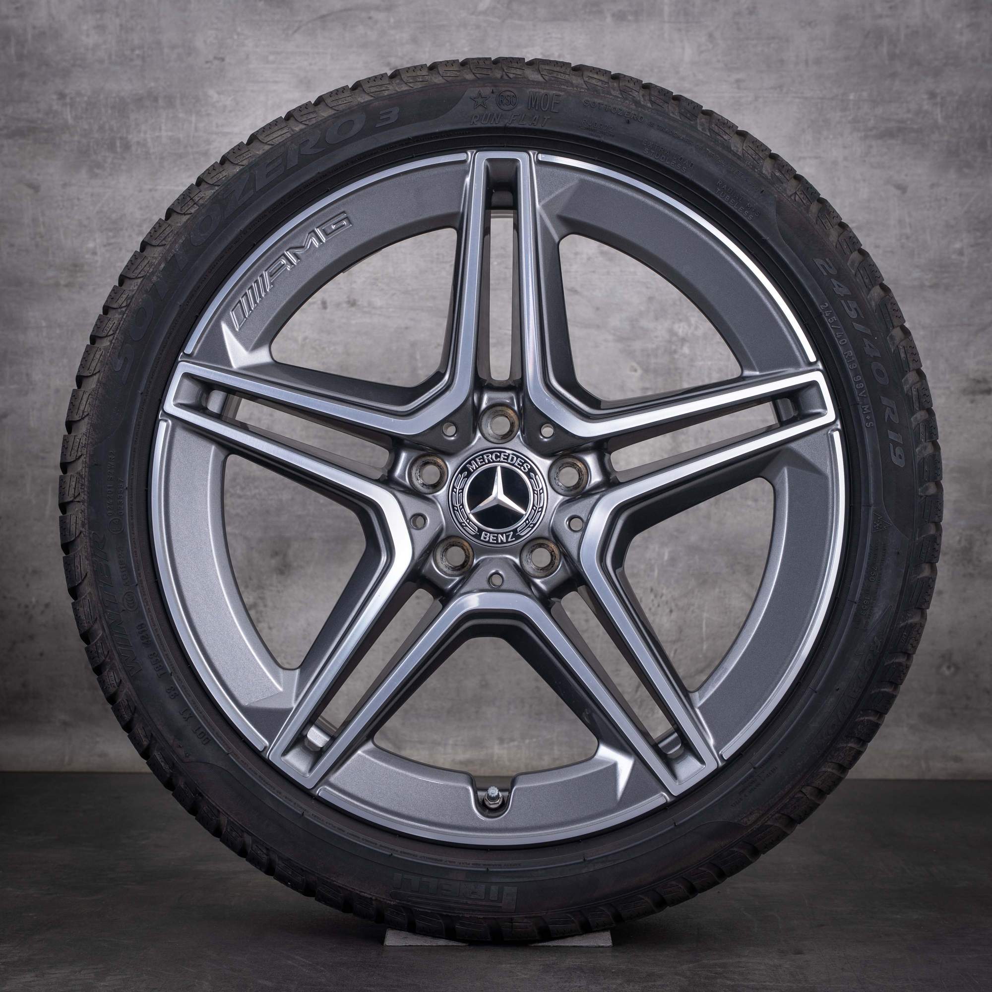 Oryginalne koła zimowe Mercedes-Benz CLS AMG 19 cali felgi C257 A2574011500 kolor himalaya grey w wersji z efektem diamond cut