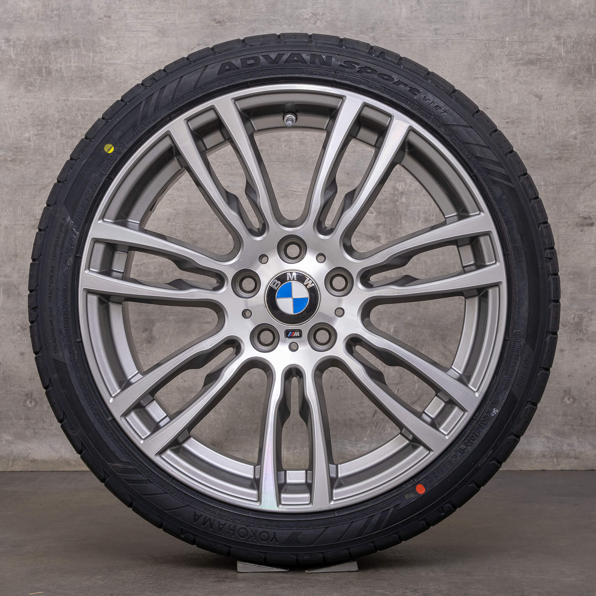 Original BMW 3-serie 4 hjul 19 tum F30 F31 F32 F33 F36 Gran Coupé sommar styling 403 M 7845882 7845883 ferric grey front polish