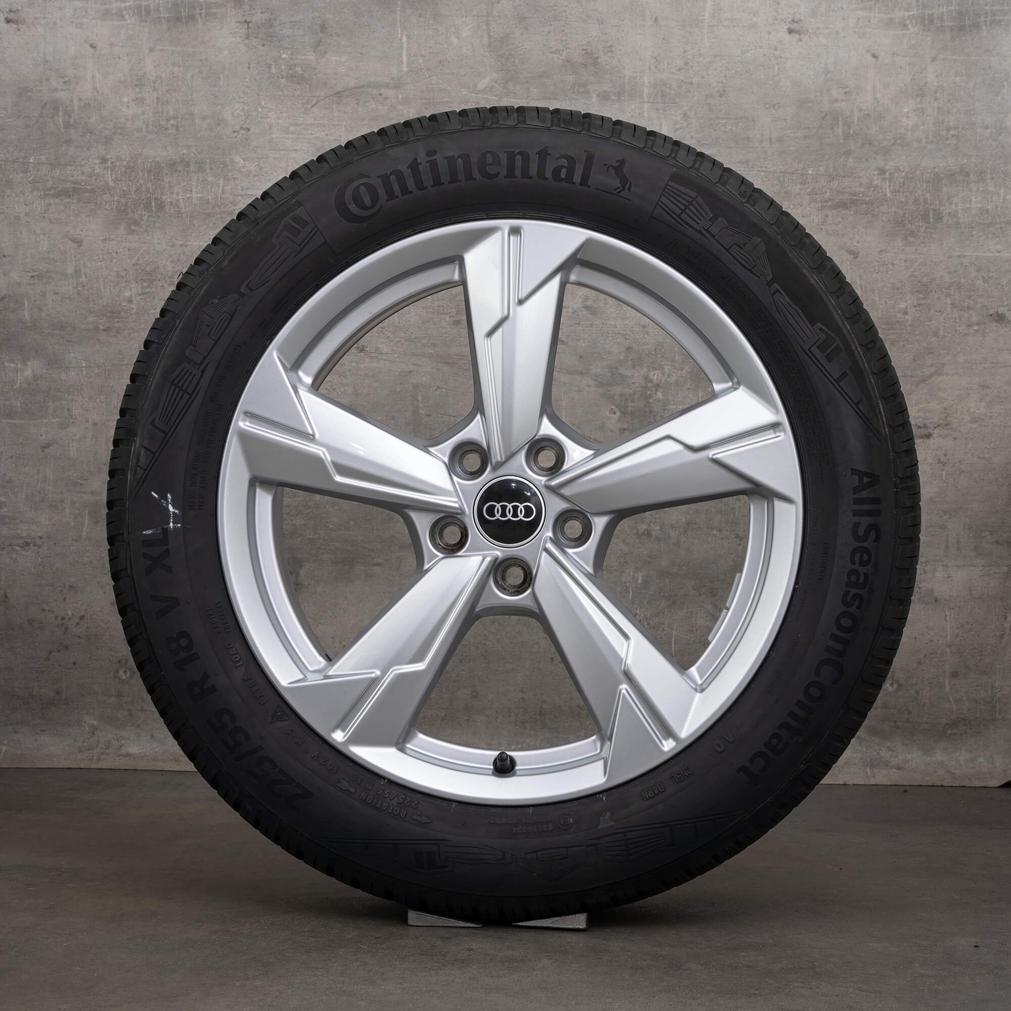Alkuperäiset Audi A6 S6 all season renkaat 18 tuuman 4K C8 Rotor vanteet 4K0601025D hopea