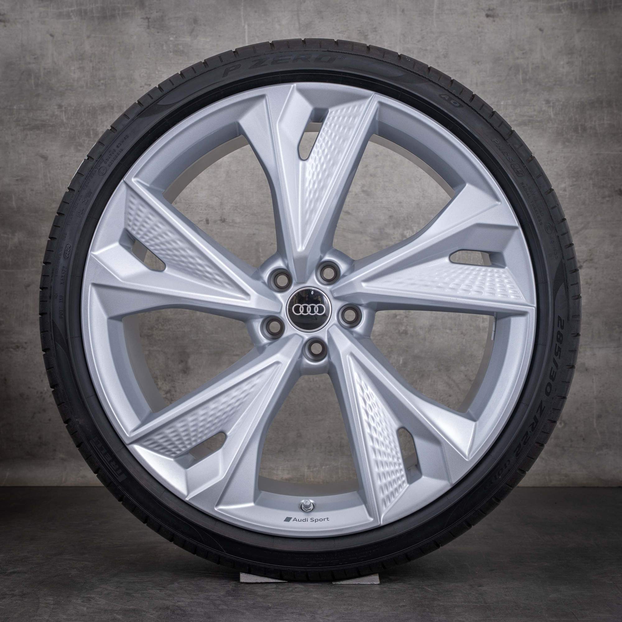 Oryginalne felgi Audi RS6 RS7 22 cale 4K C8 koła letnie 4K0601025BC srebrne błyszczące
