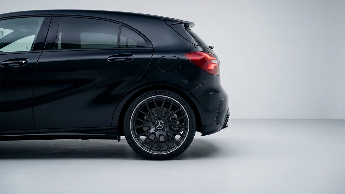 Oryginalne koło kompletne Mercedes-AMG A45 W176 z oponami letnimi, wzór wielospokowy, 19 cali