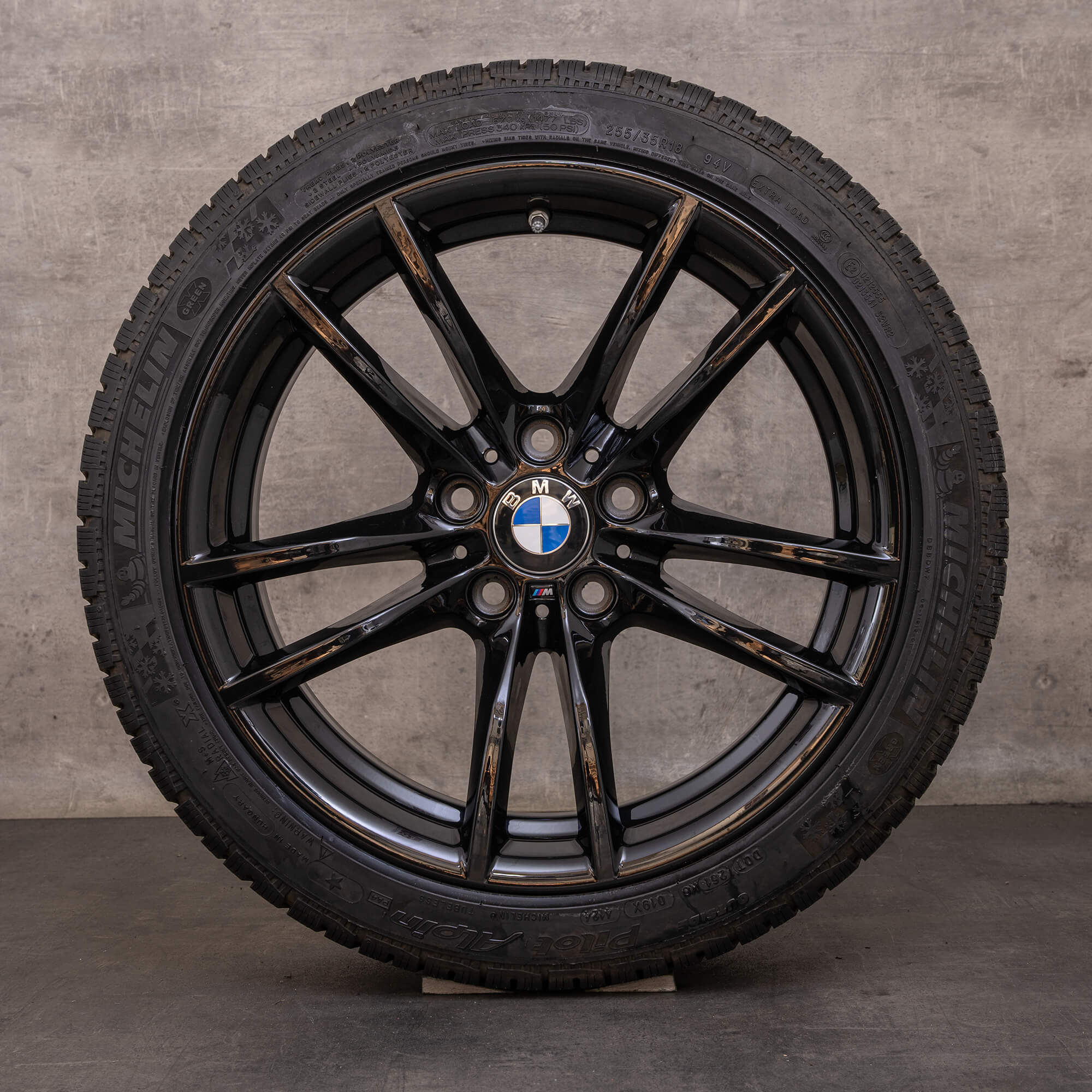 Originais BMW M3 M4 jantes e pneus inverno 18 polegadas F80 F82 F83 estilo 640 M 2284905 2284906 preto brilhante