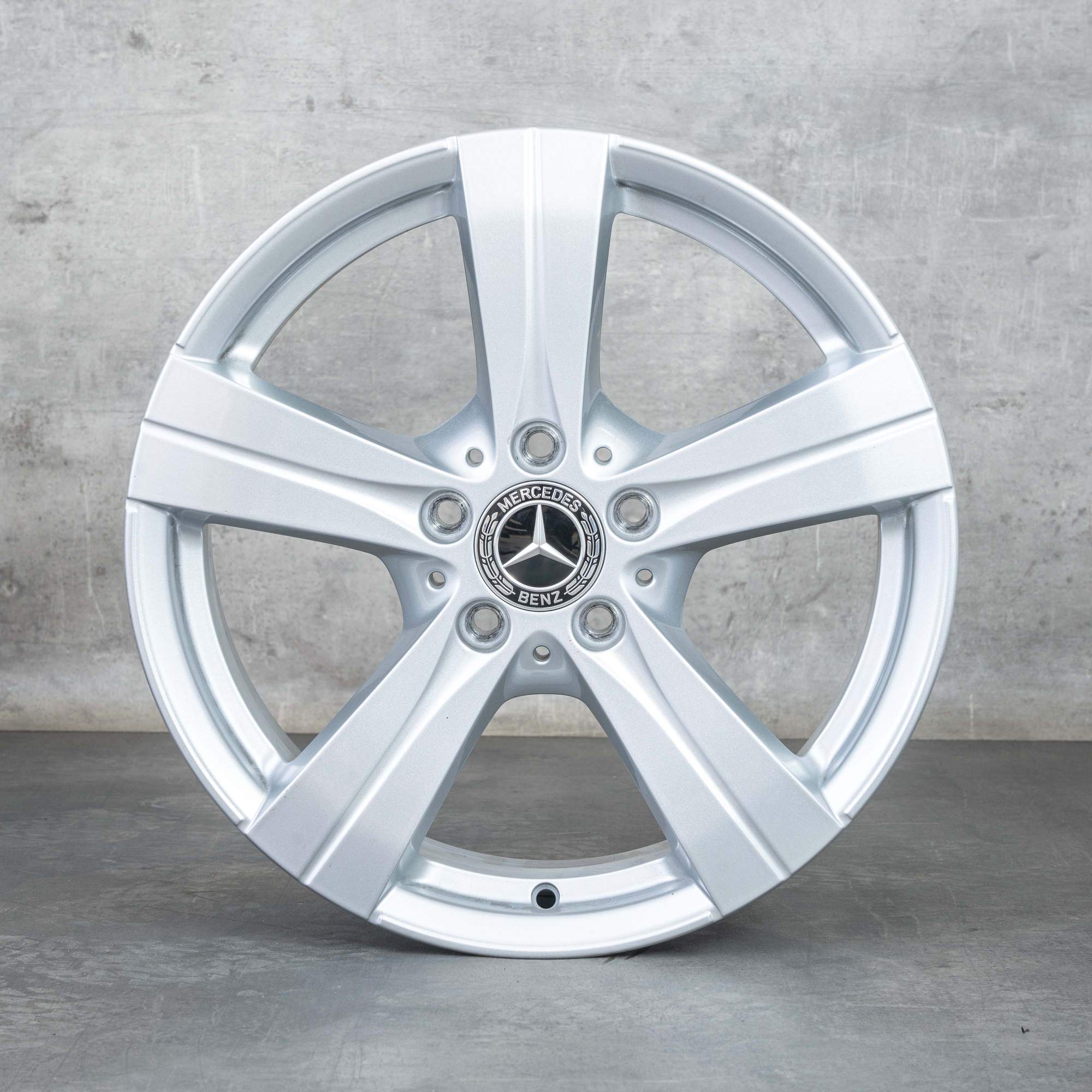 Alkuperäiset Mercedes Benz C-sarjan vanteet 17 tuuman W206 S206 A2064017200 A2064014500 hopea kiiltävä