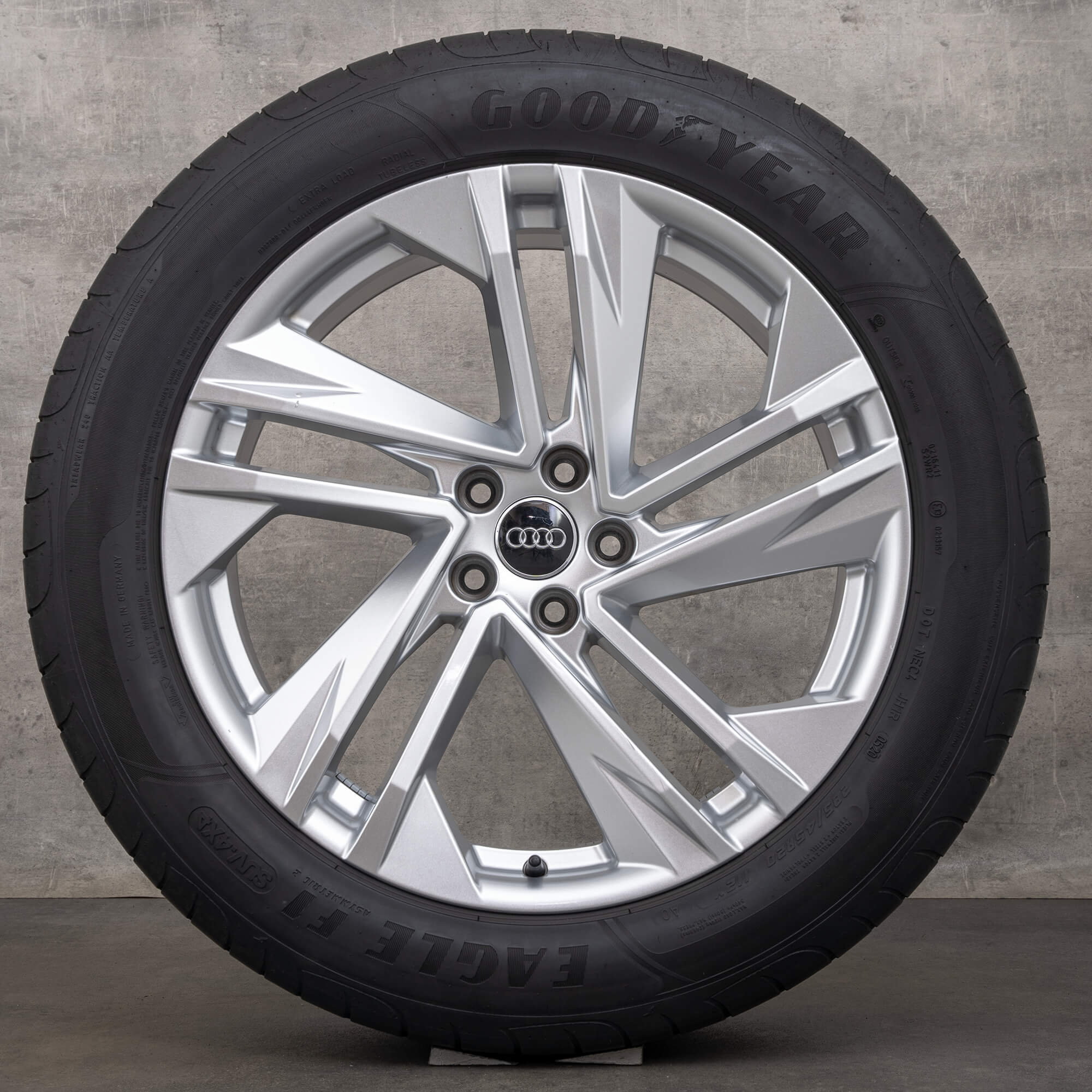 OEM Audi Q7 rims 20 inch 4M summer tires 4M0601025BQ turbines silver wheels