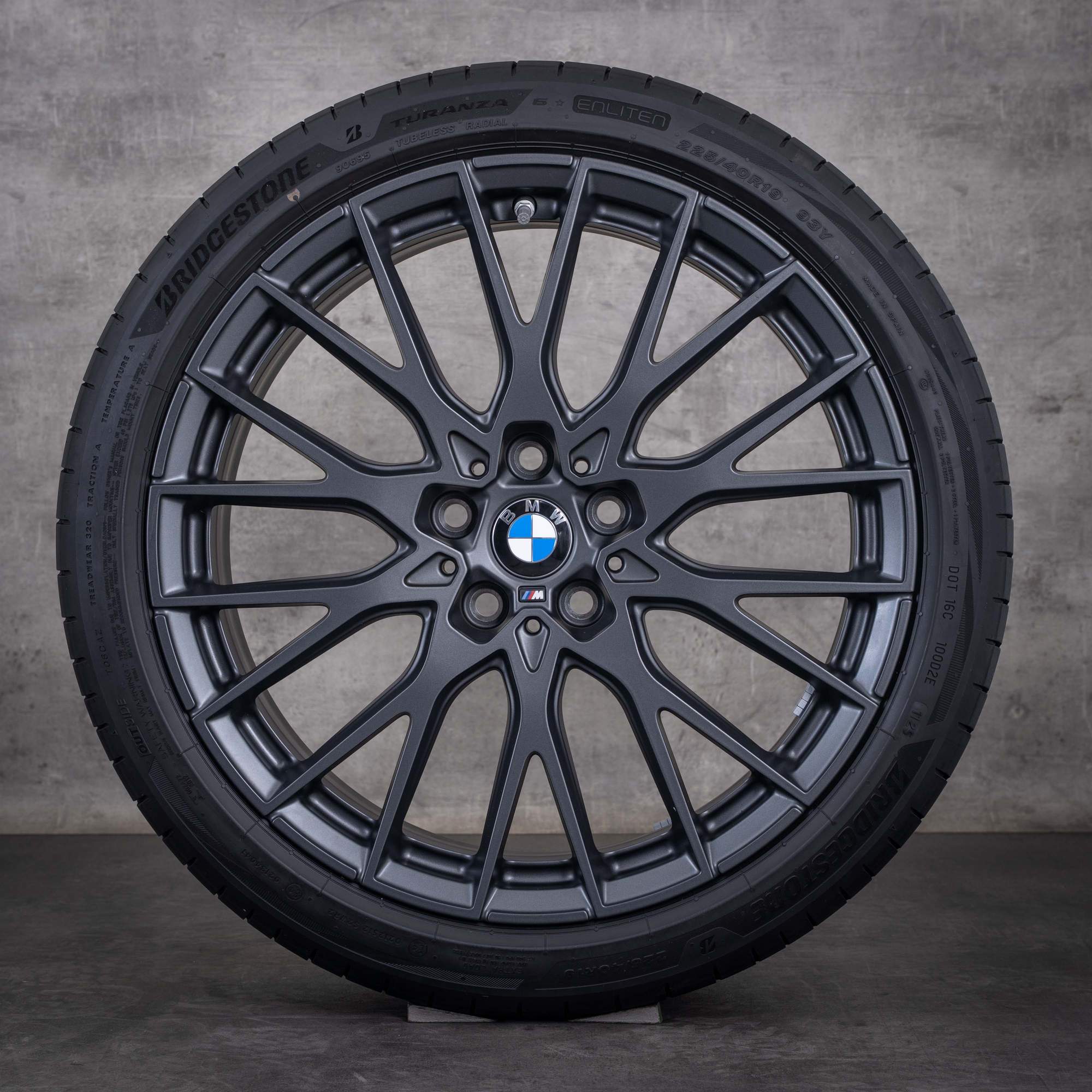 Oryginalne felgi BMW serii 1 i Serii 2 19 cali F70 F74 Gran Goupe opony letnie stylizacja 1085 M 5A917C3 matowa czerń „midnight grey”