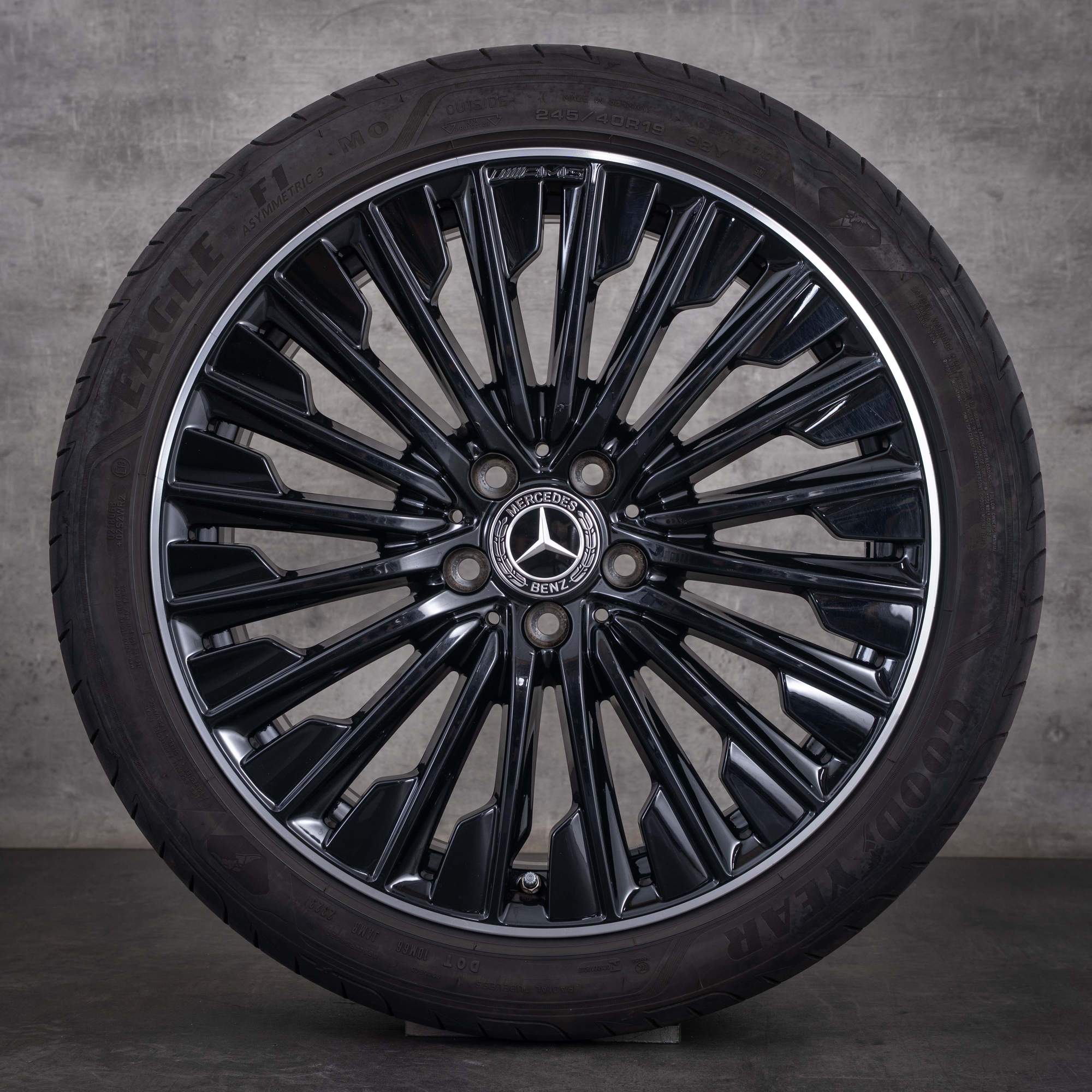 Original Mercedes Benz CLE AMG Felgen 19 Zoll C236 A236 Sommerräder A2364011900 A2364012000 schwarz rand glanzgedreht - Rad 2 von 4