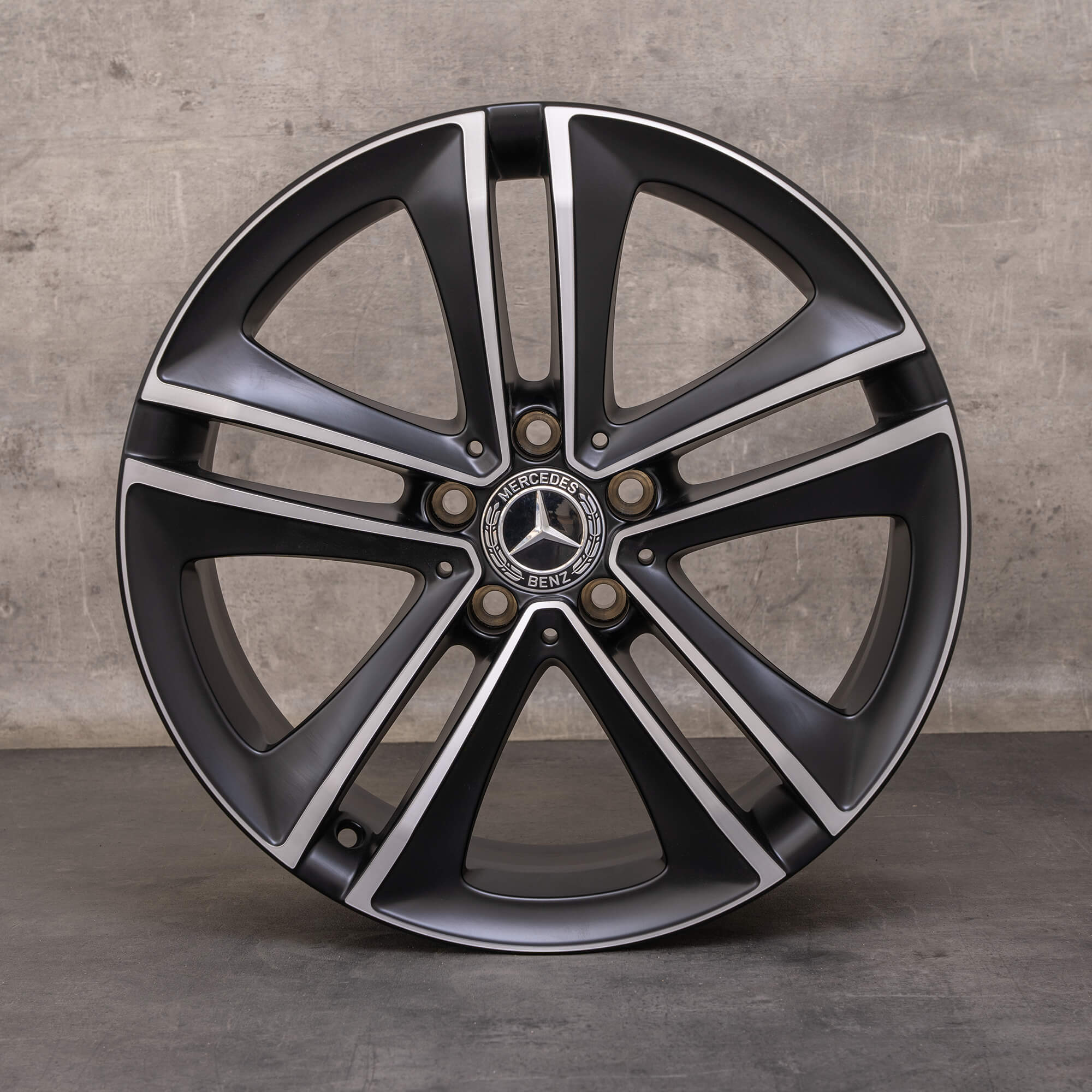 Oryginał Mercedes Benz CLS Felgi 18 cali C257 Coupe A2574010100 A2574010200 czarny polerowany