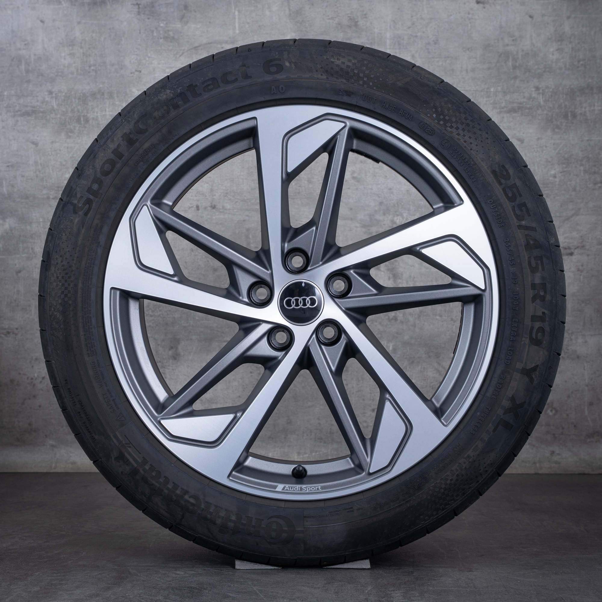 Alkuperäiset Audi Q3 vanteet 19 tuuman F3 kesäpyörät 83A601025 Trapezoid titan matti-kiillotettu