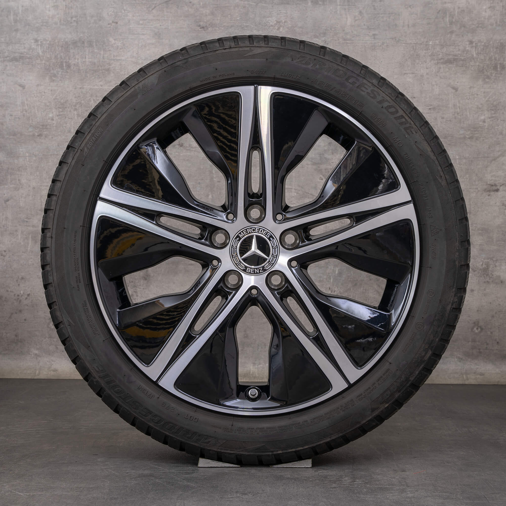 Alkuperäiset Mercedes Benz A B-sarja CLA talvirenkaat 18 tuuman W177 V177 W247 C118 X118 vanteet A1774010500 musta kiillotettu