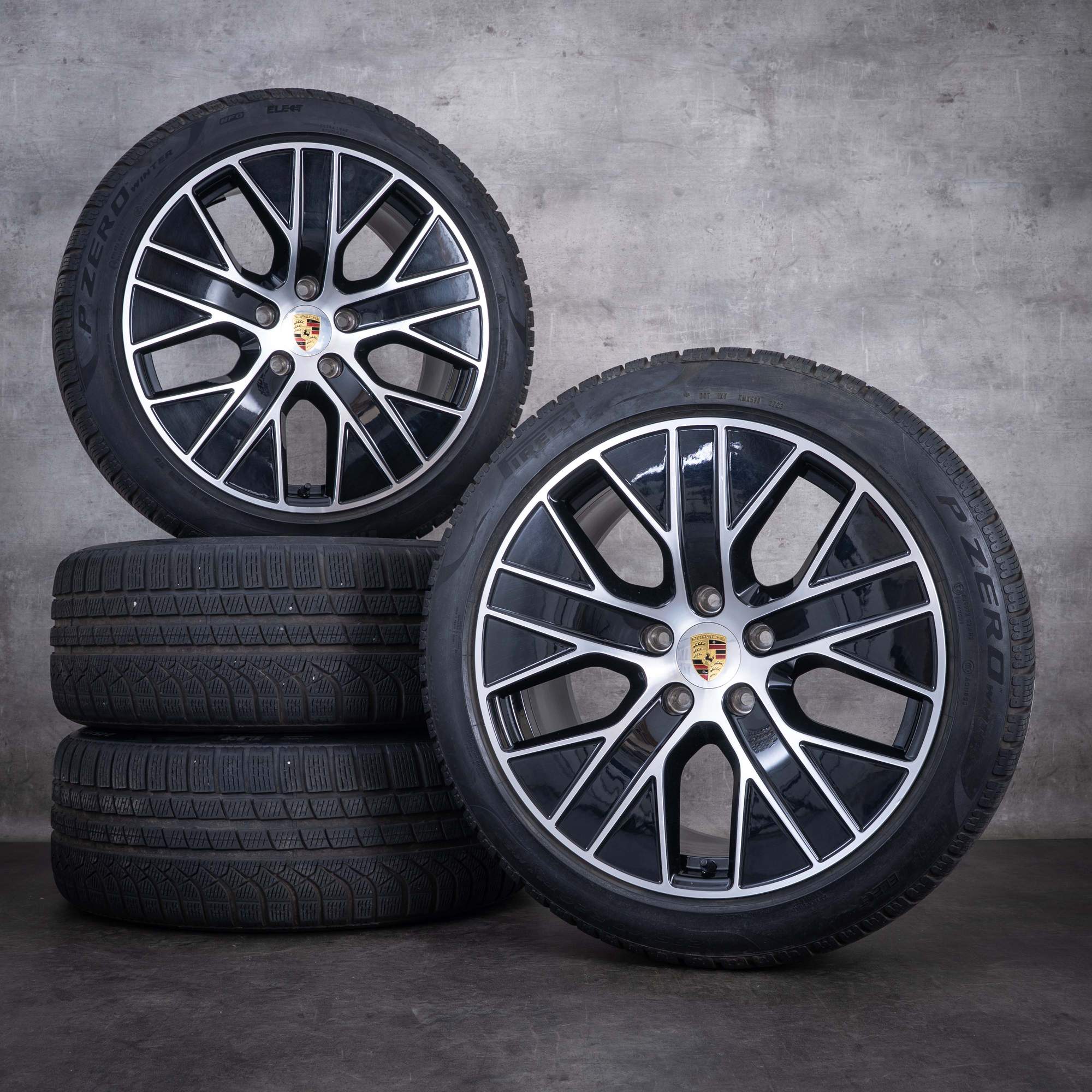 Original Porsche Taycan 9J1 II Winterräder 20 Zoll Felgen Turbo Aero 9J1073603CC schwarz front glanzgedreht