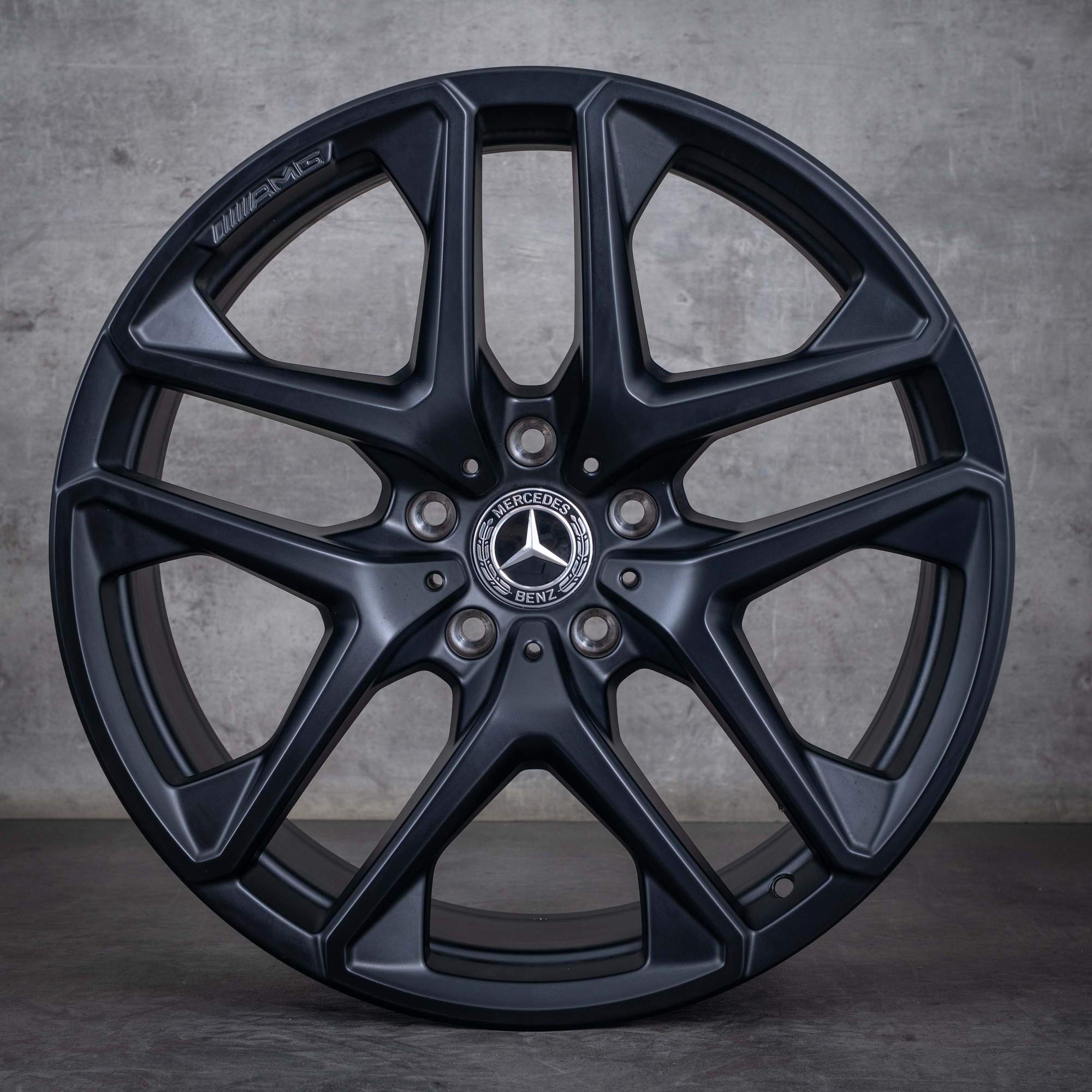 Alkuperäiset Mercedes Benz G-sarjan G63 AMG-vanteet 21 tuumaa (53,3 cm) mitat: W463A ja W465 A4634011900 musta matta