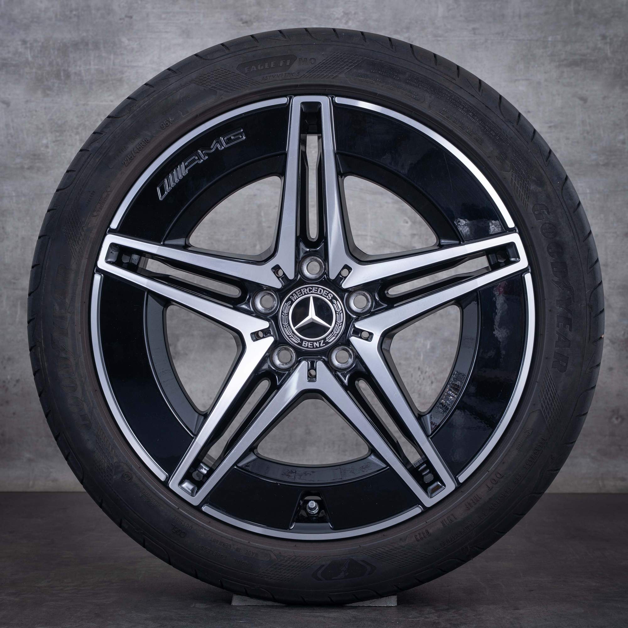 Originalfälgar till Mercedes-Benz C-Klass hybrid 18 tum W206 S206 C300e C300de C400e Sommarhjul A2064017600 A2064016600 svarta frontpolerad