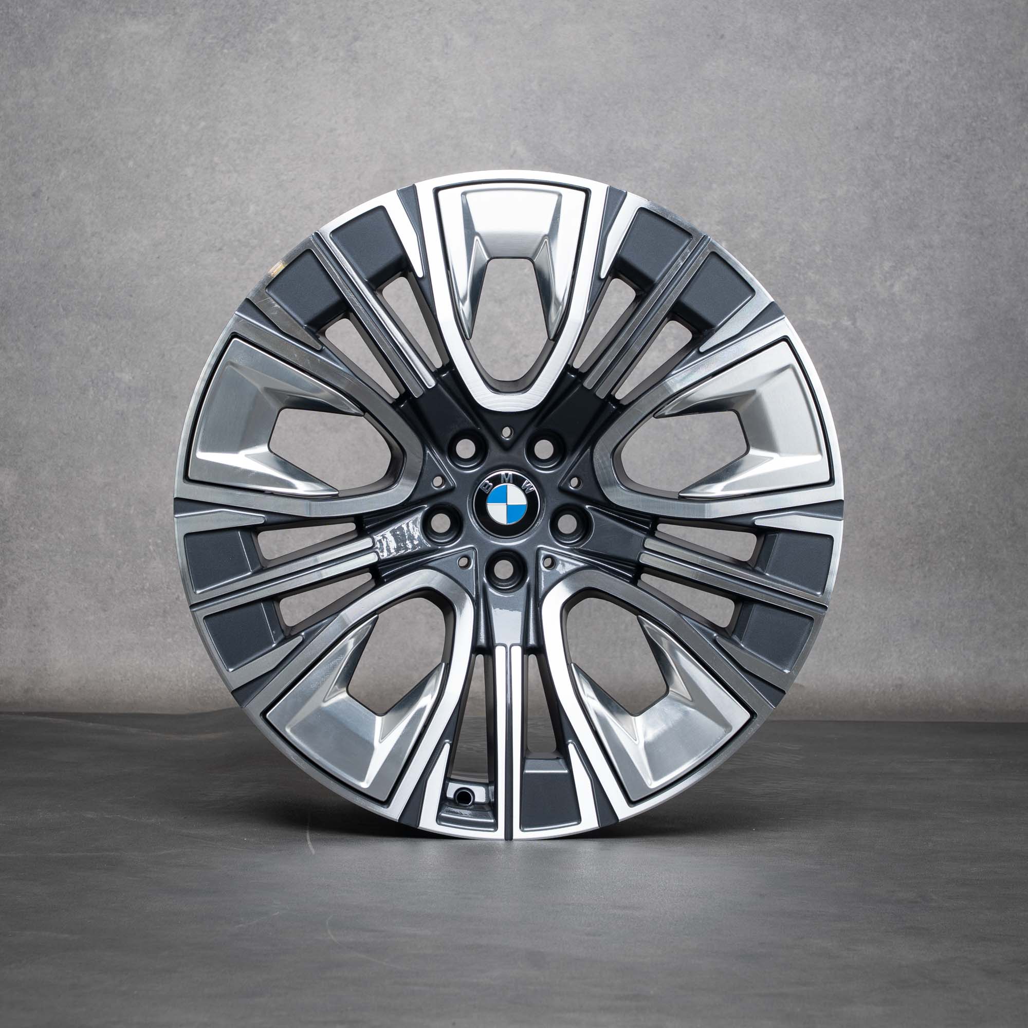 Oryginalne felgi BMW serii 7 i7 X3 21 cali G70 G45 5A19DE6 5A19DE7 Styling 910i gunmetal szary Polerowane