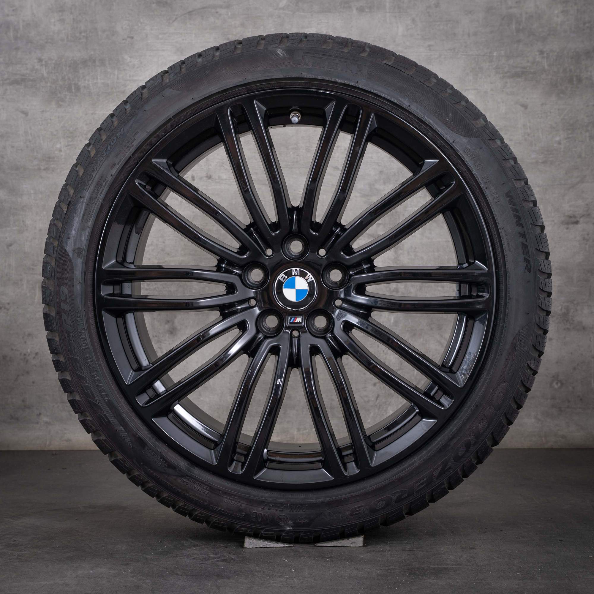 Oryginalne koła zimowe BMW serii 5 19 cali felgi G30 G31 stylizacja 664 M 7865925 7856926 czarny połysk