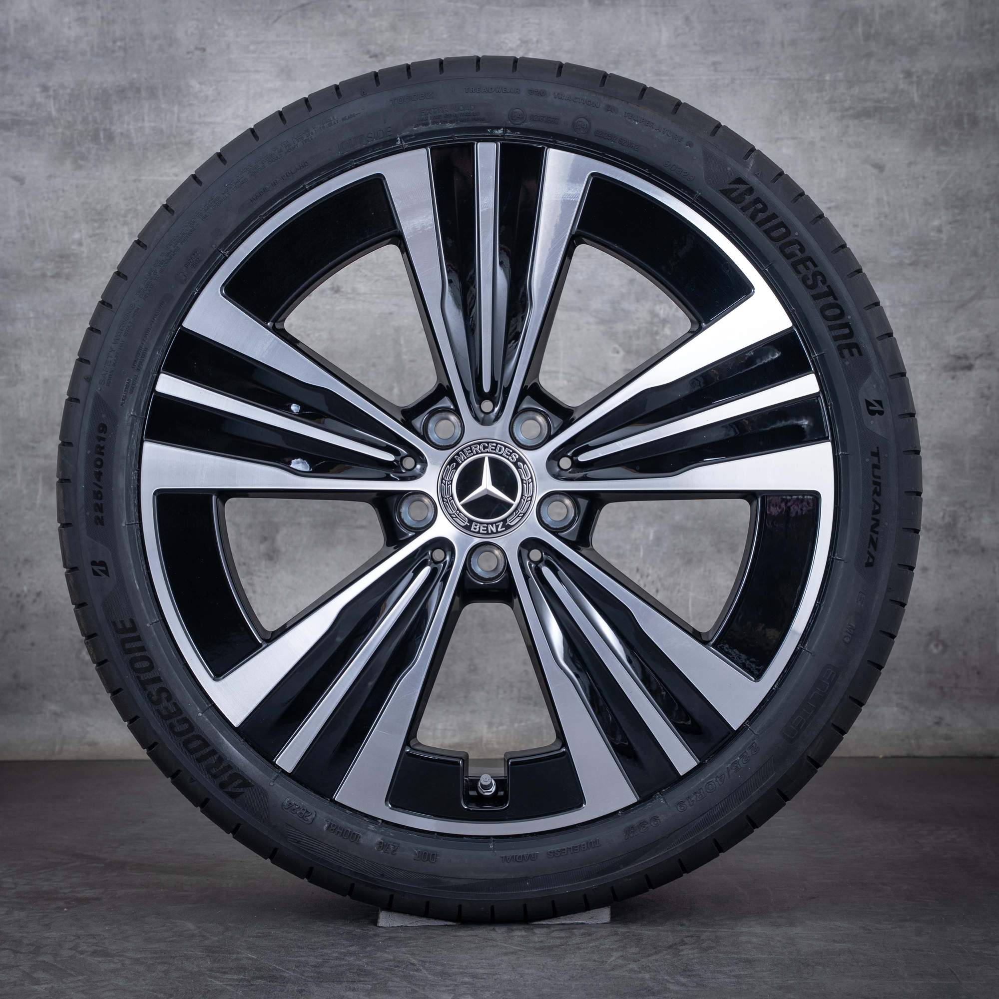 Oryginał Mercedes Benz CLA felgi 19 cali C174 koła letnie A1744010600 A174010800 czarne Polerowane