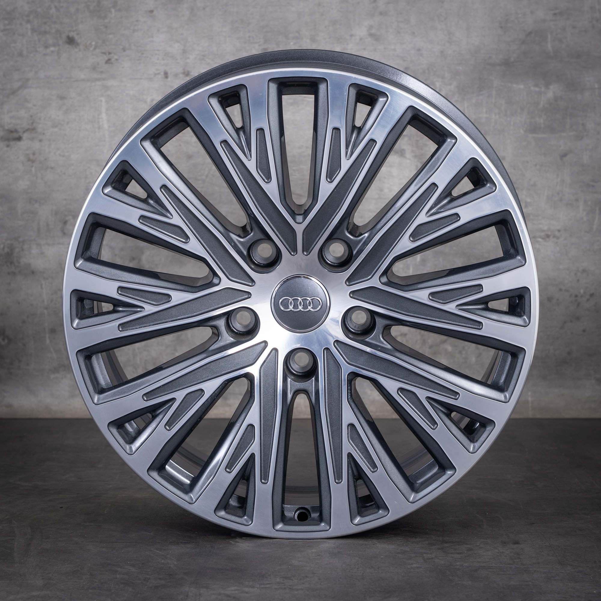 Audi-fälgar Pax A8 4H pansrade 245 R490 ET62 4N6601023 pansarfordon skottsäkra