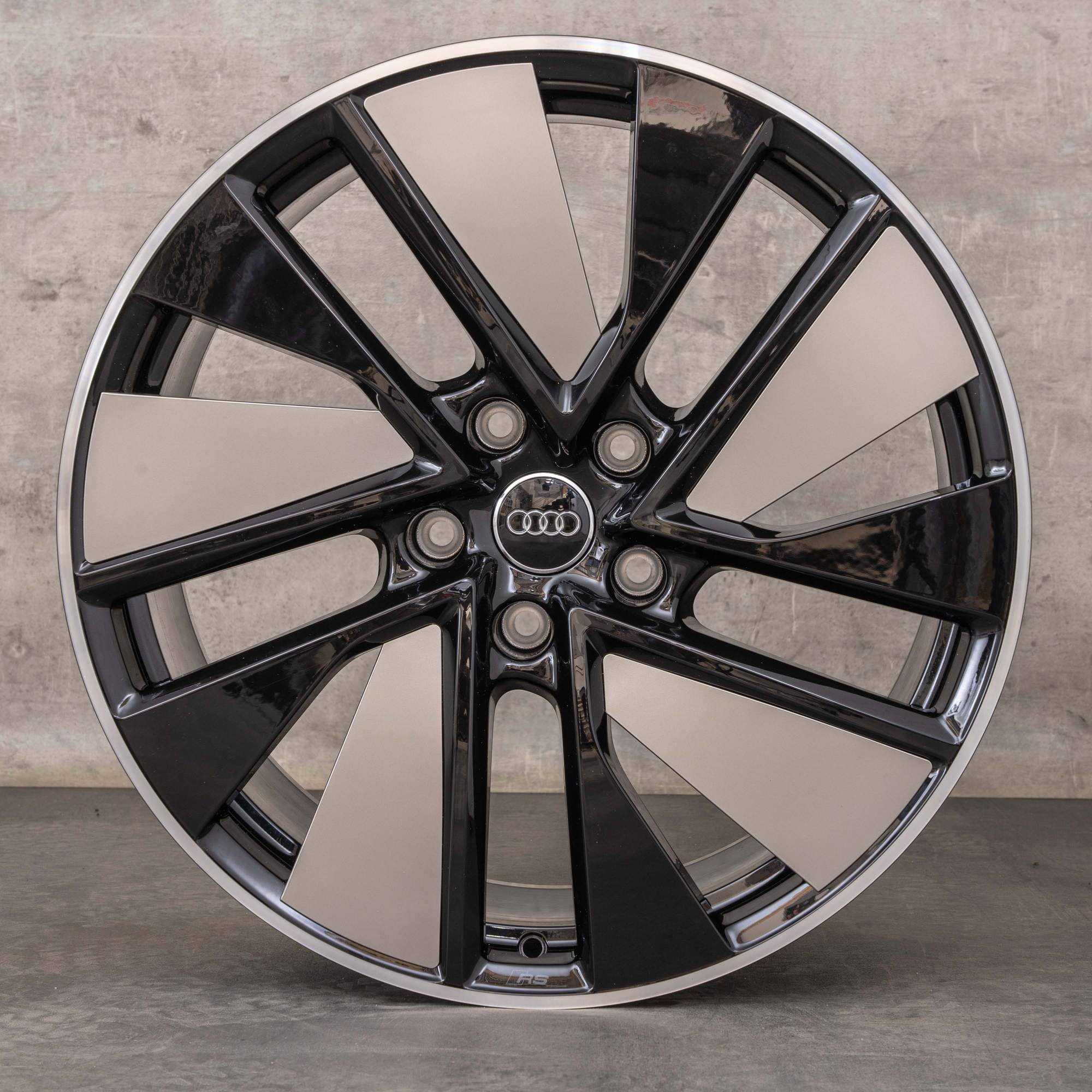 Alkuperäiset Aidot Audi e-tron GT & RS -vanteet 21-tuumaiset FW Gran Turismo trapetsimoduuli 4J3601025S 4J3601025T musta hopea kiillotettu.