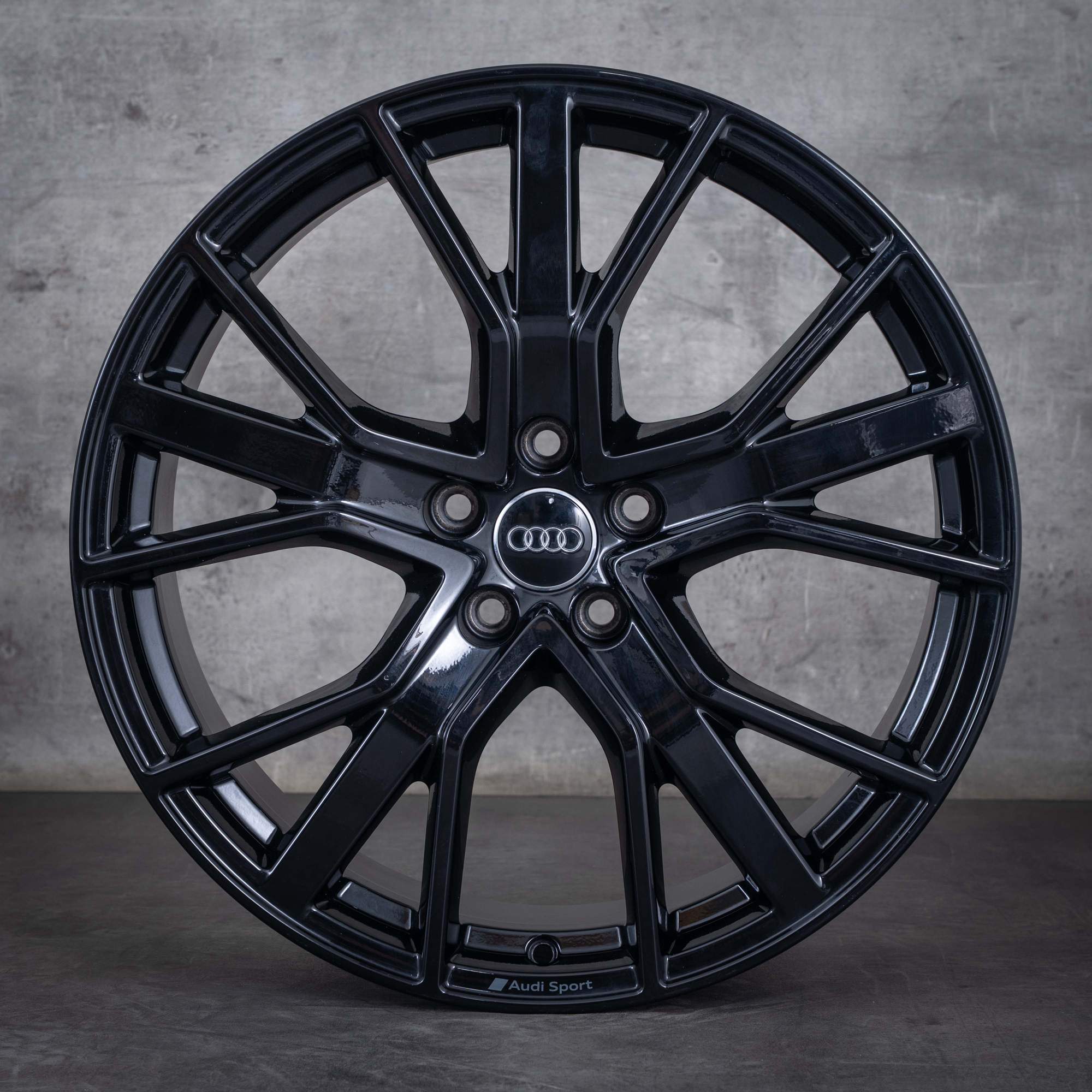 Alkuperäiset Audi Q3 RSQ3 20 tuuman vanteet F3 83A601025T musta kiiltävä.