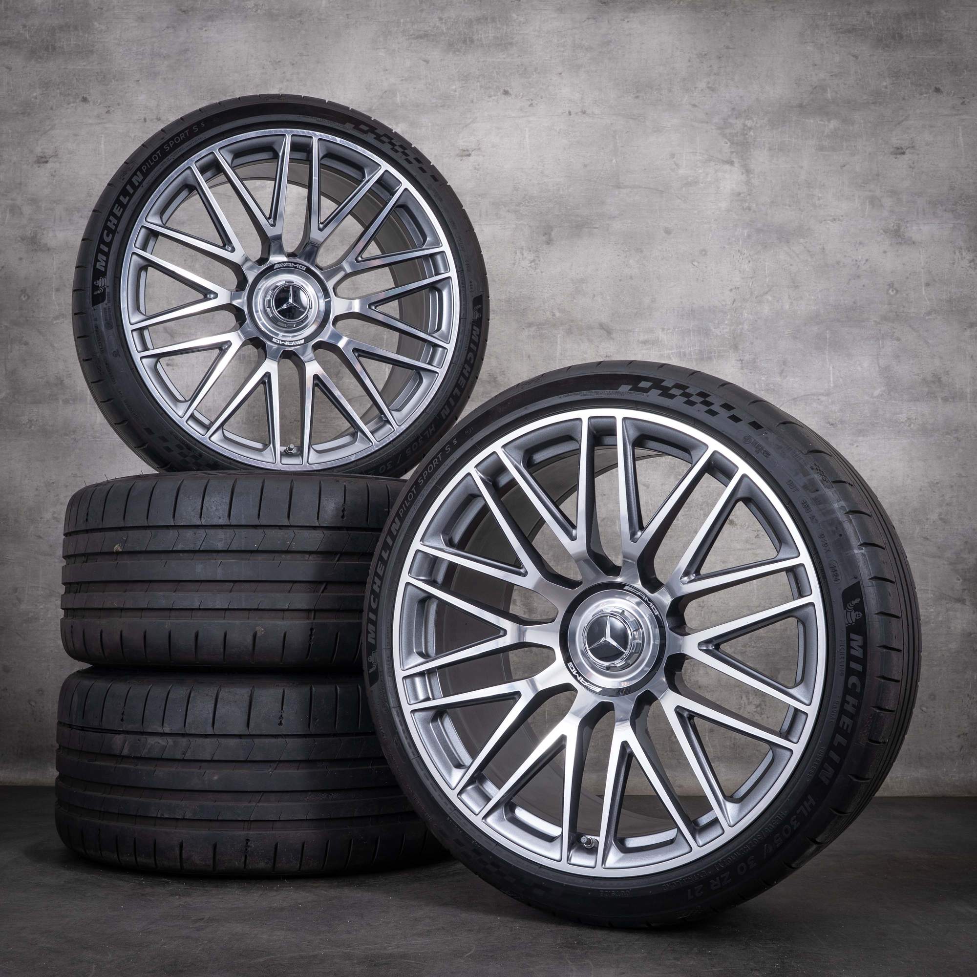 Originální disky Mercedes-Benz AMG GT 21 palců C192 letní kola A1924011900 A1924012000 v barvě himalaya grey s diamond cut povrchem