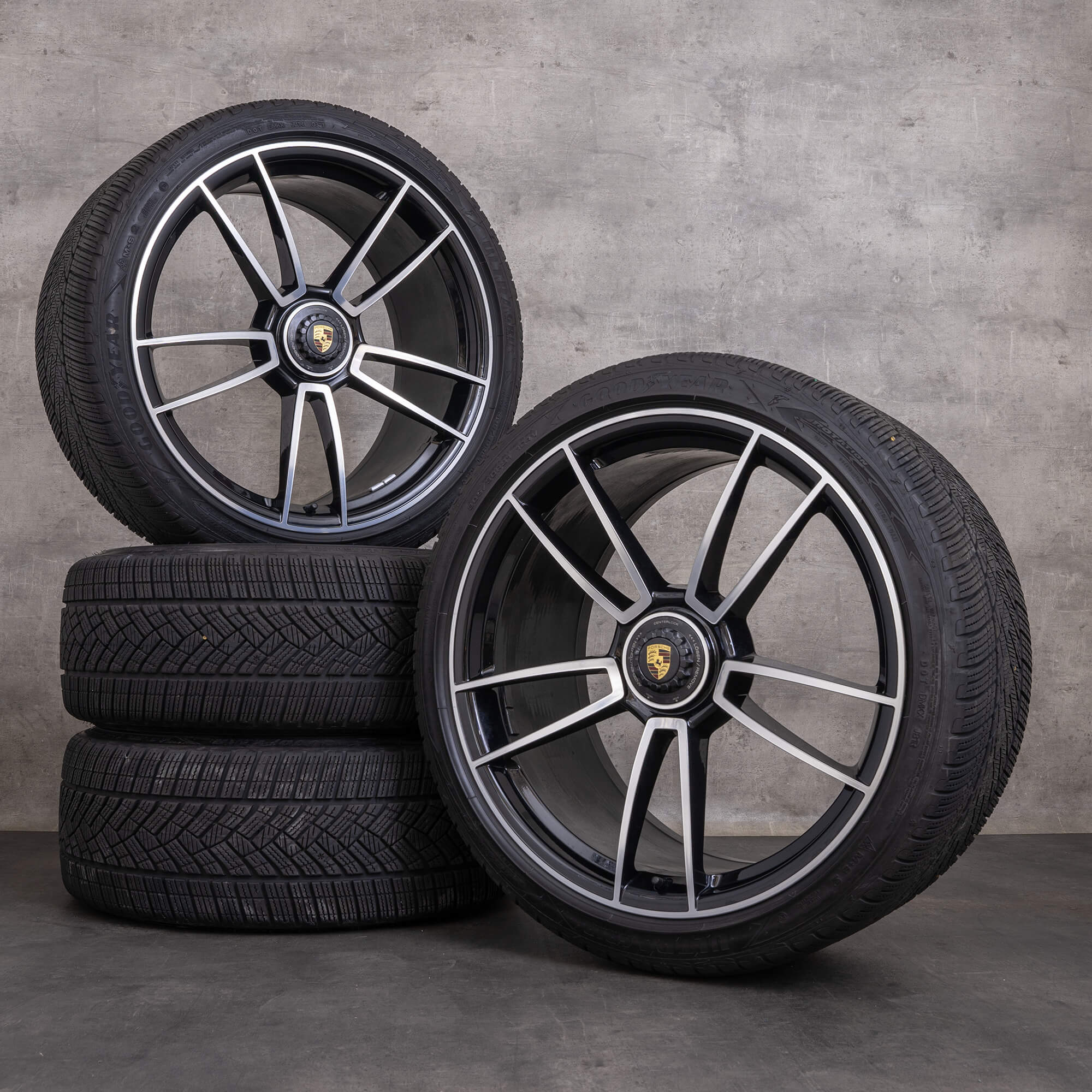 Originele Porsche 911 winterwielen 20 inch 992 I Turbo & S Cabriolet velgen 992601025AB 992601025AC zwart glanzend gedraaid