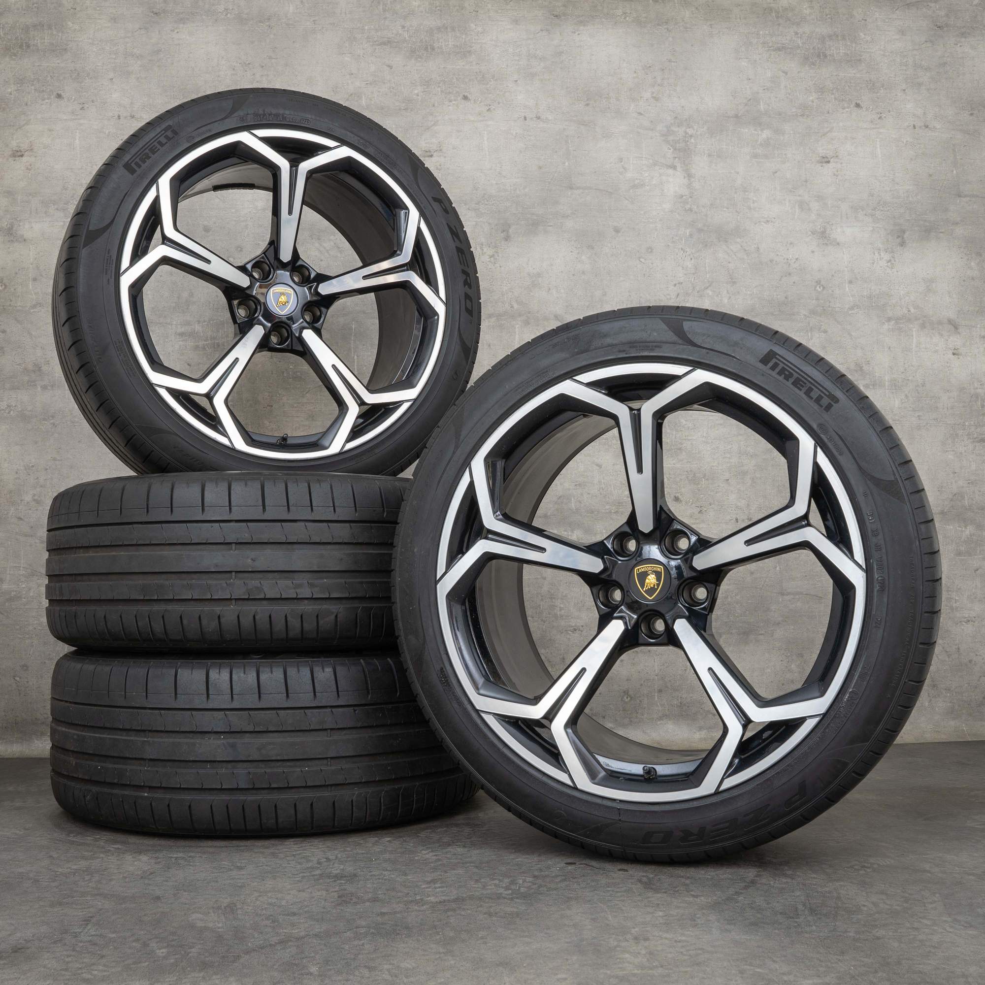 Cerchi originali Lamborghini Urus 22 pollici estivi 4ML601025P 4ML0601025Q nero lucidato frontalmente