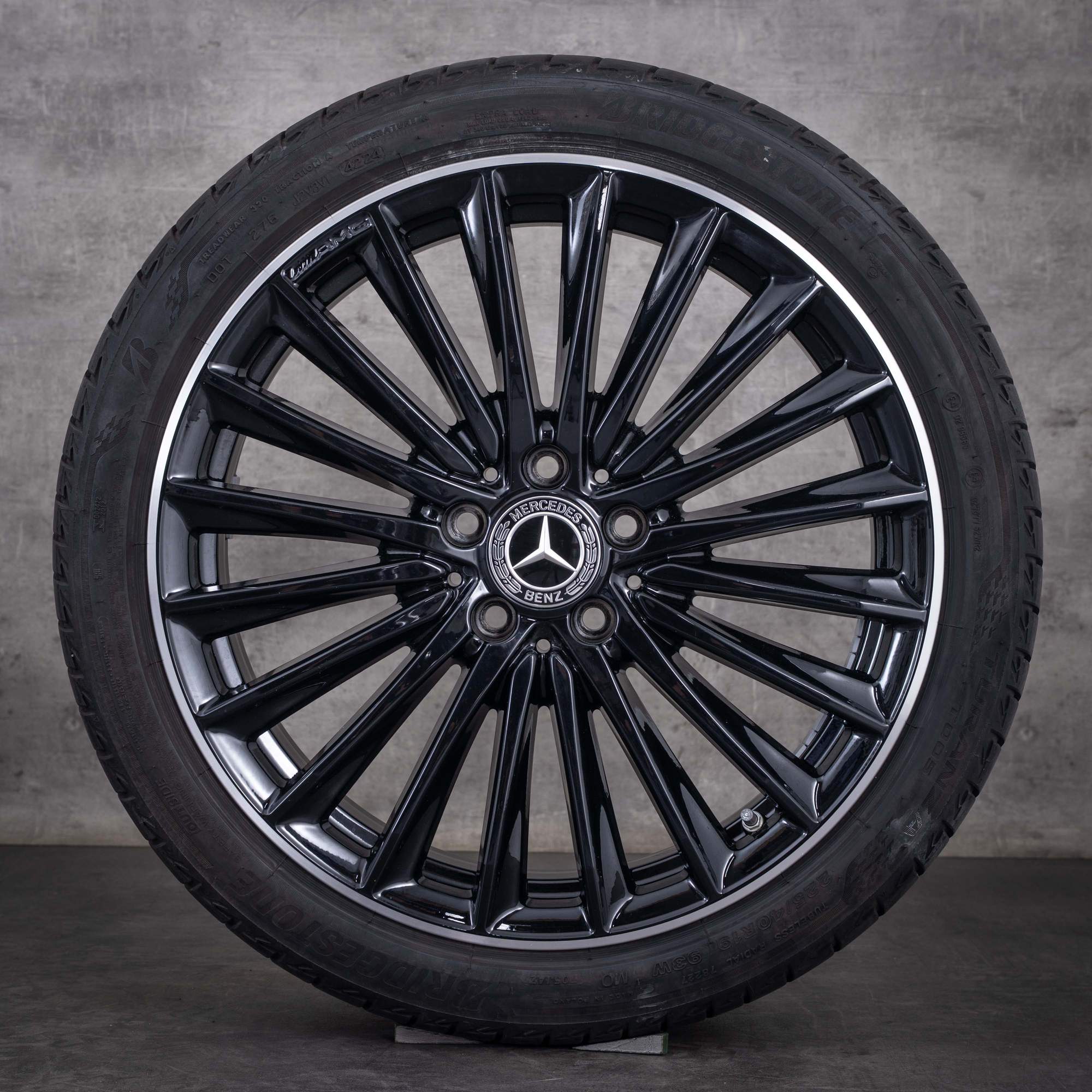 Original Mercedes-Benz A- och B-klass samt CLA 19-tums AMG-fälgar W177 W247 C118 X118 Sommarhjul A1774014200 svarta frontpolerade