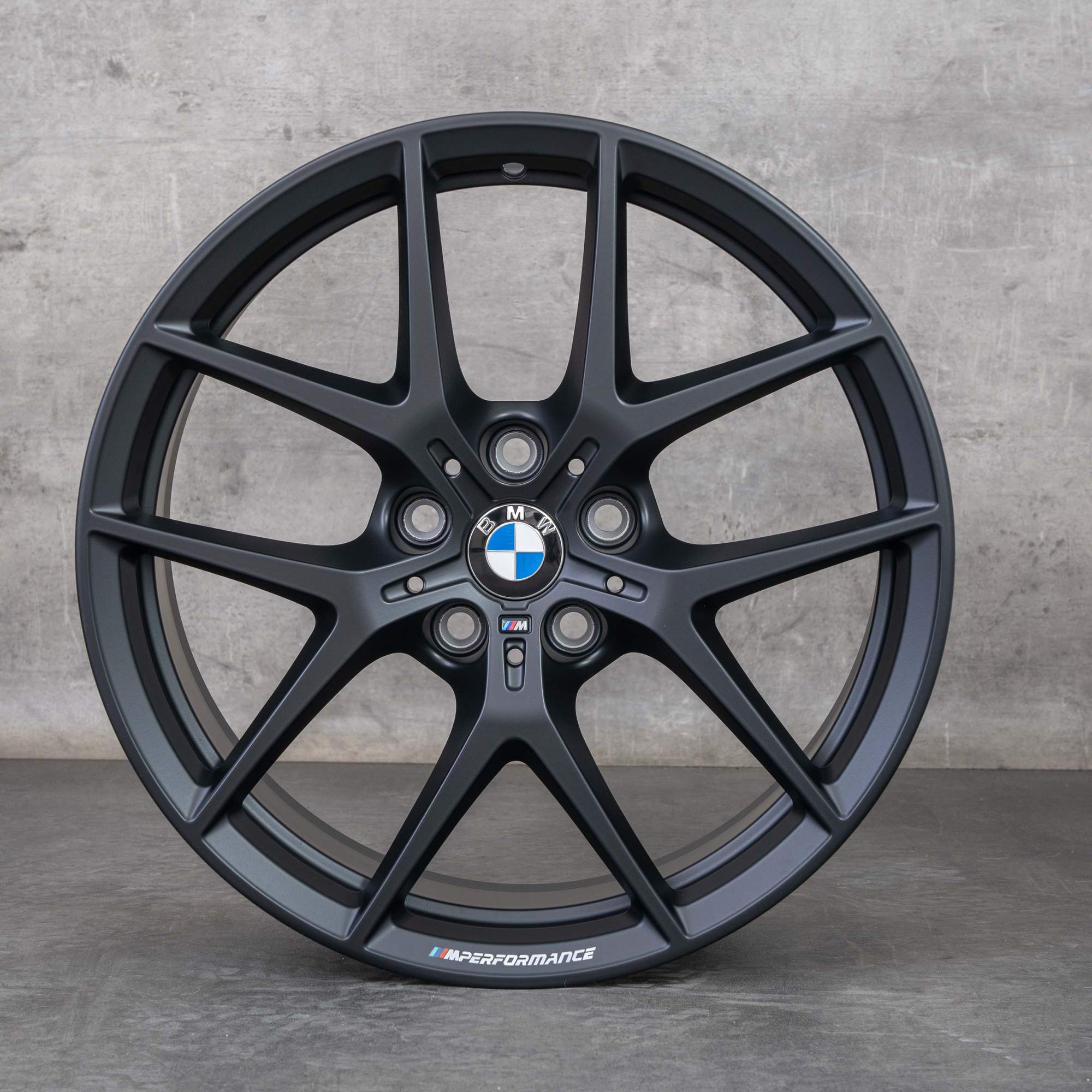 Oryginalał BMW Seria 1 2 felgi 18 cali F40 F44 Gran Coupe Styling 554 M 8092354 czarny mat