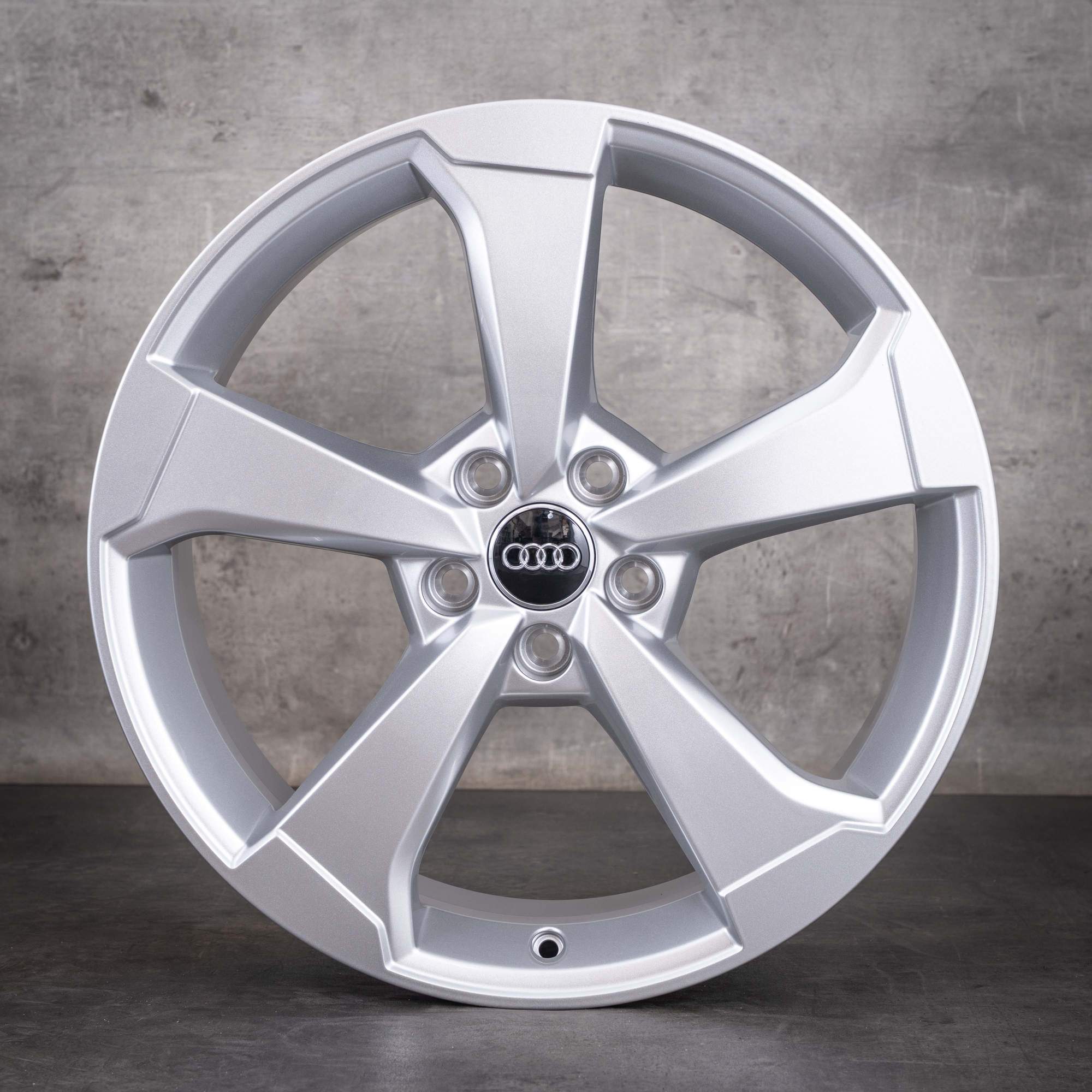 Oryginalne felgi do Audi A3 S3 RS3 19 cali 8V 8V0601025CG wzór Rotor II srebrny połysk NOWE