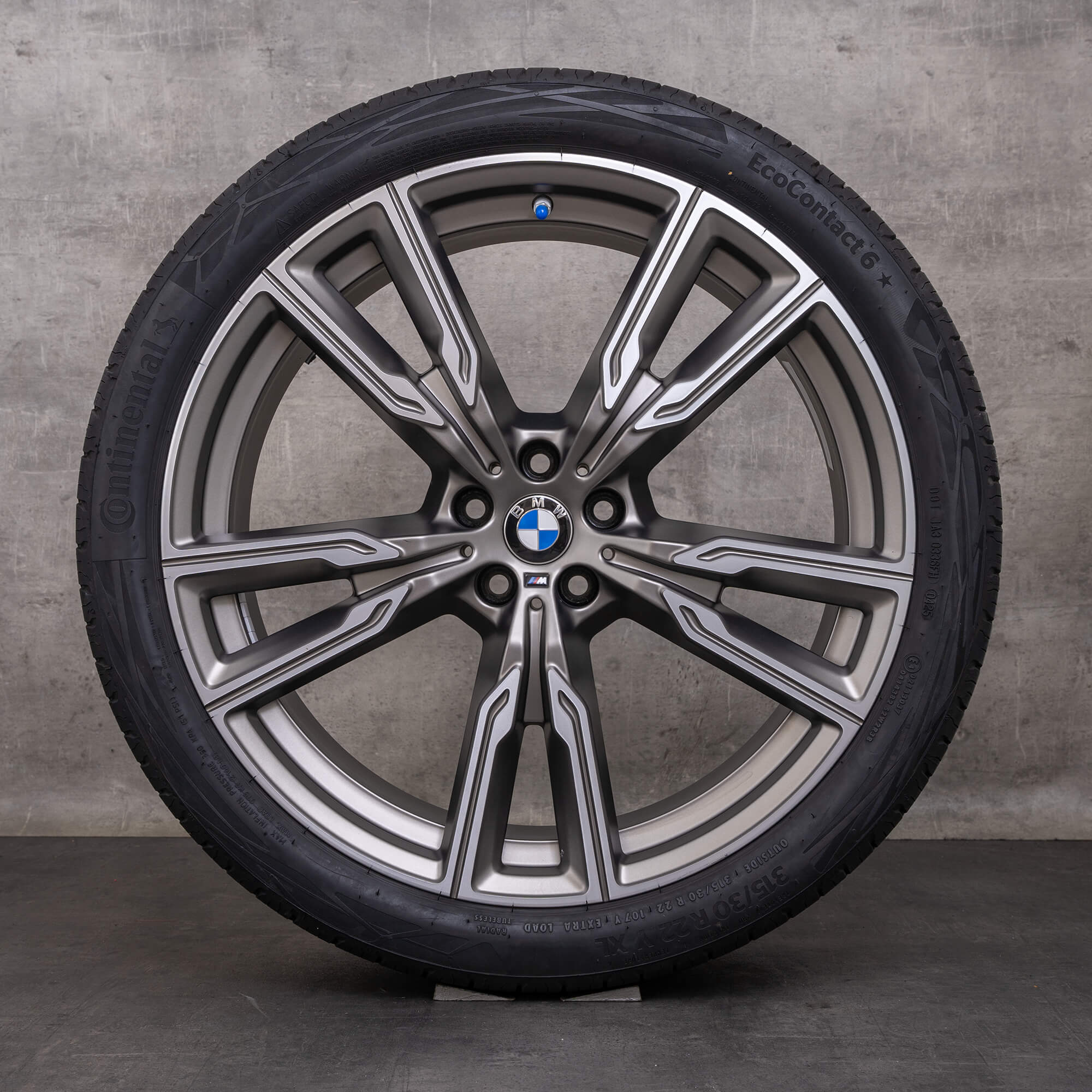 Original zimní pneu s disky BMW X5 X6 22 palcové ráfky na auto G05 G06 8072002 8072003 Styling 747 M ceriumgrey matný lesklý soustružený