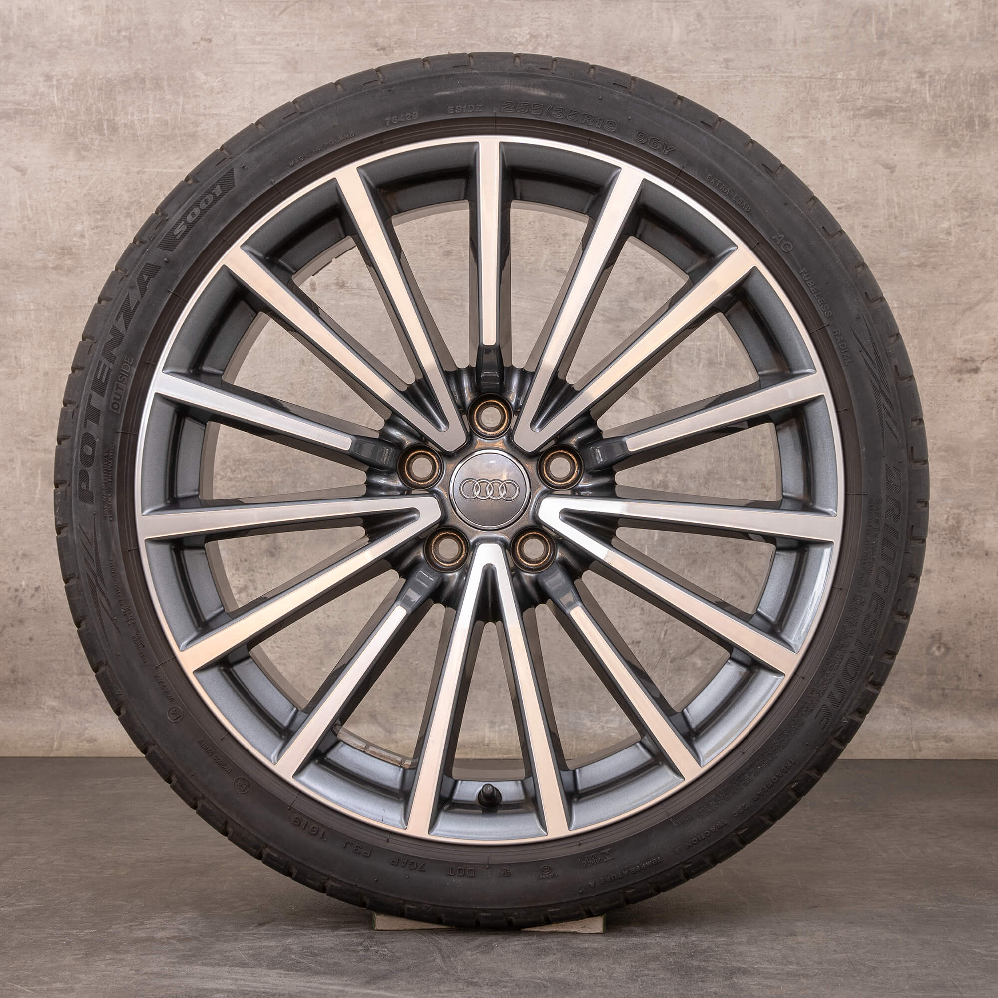 Oryginalne koła zimowe Audi A5 S5 19 cali 8W B9 F5 felgi 8W0601025AN tytan polerowane