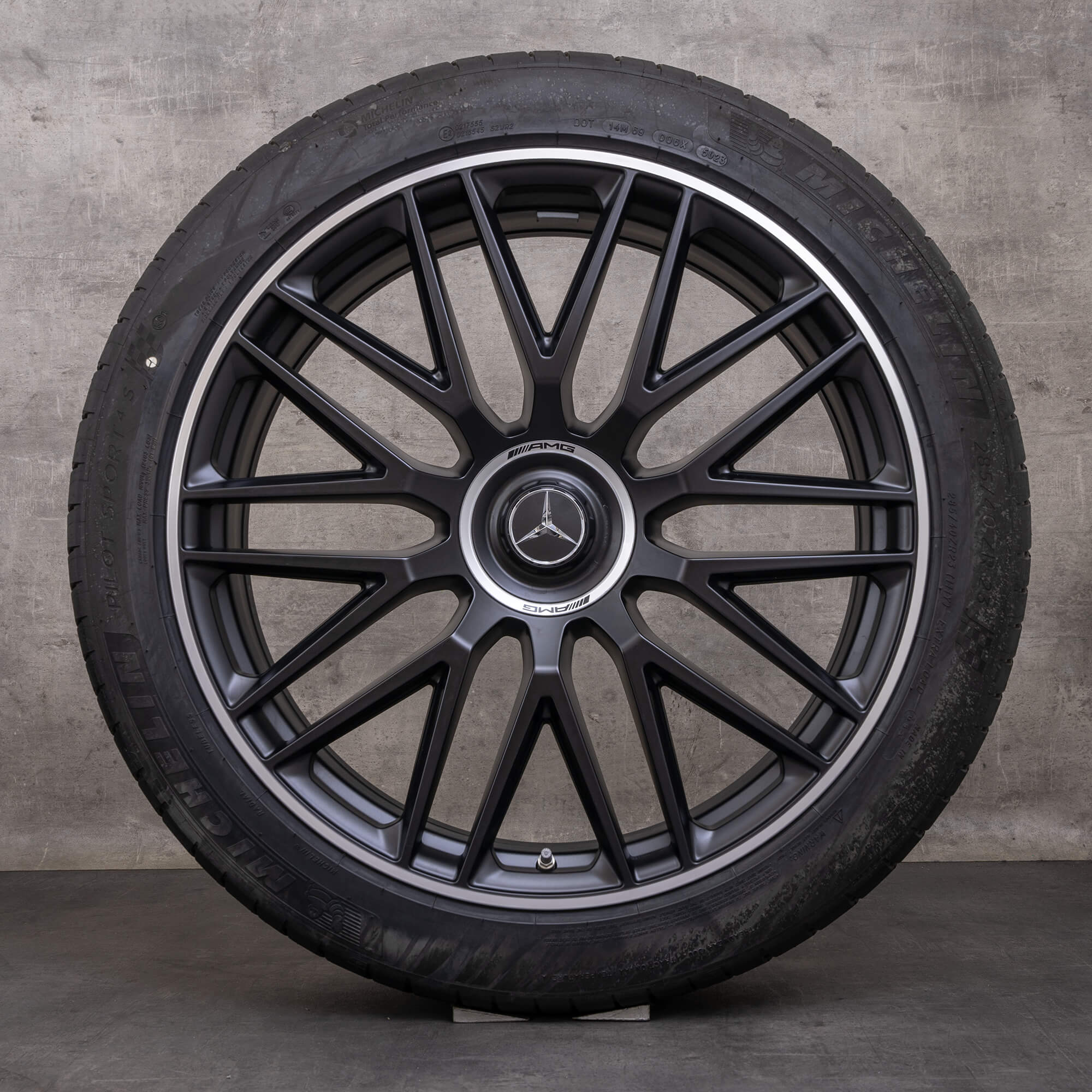 Genuine Mercedes Benz GLS 63 AMG ruote 23 pollici SUV X167 4Matic estive A1674018500 A1674018600 nero opaco lucido girato NUOVO