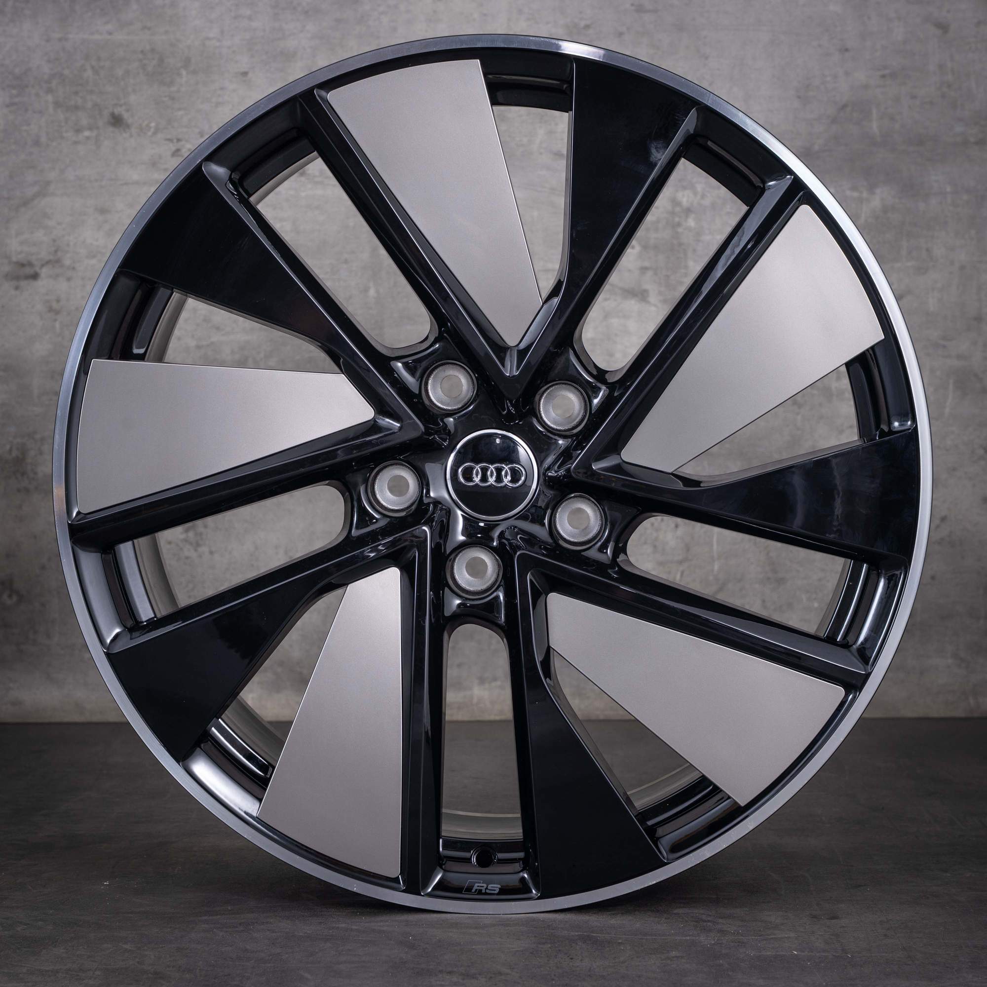 Original Audi e-tron GT RS Winterräder 21 Zoll FW Felgen 4J3601025J 4J3601025K schwarz glanzgedreht  NEU