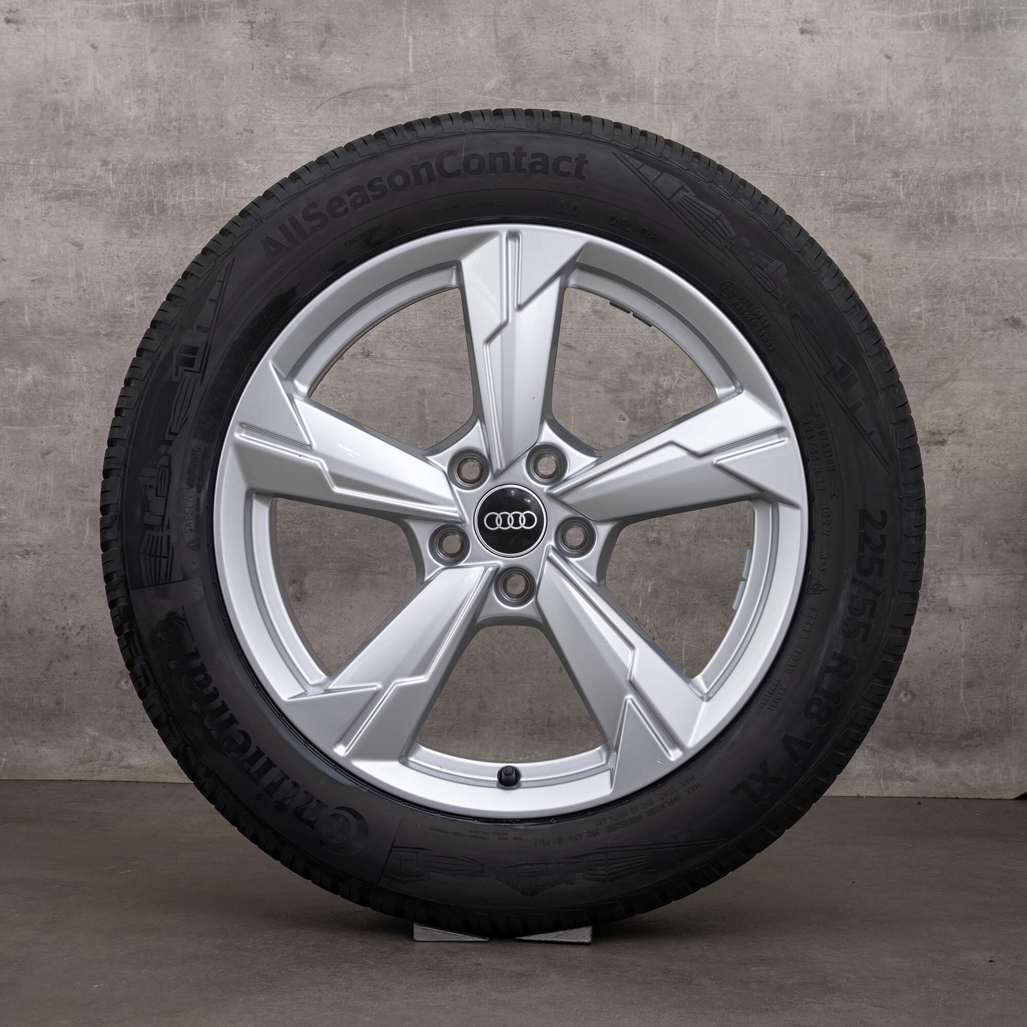 Alkuperäiset Audi A6 S6 all season renkaat 18 tuuman 4K C8 Rotor vanteet 4K0601025D hopea