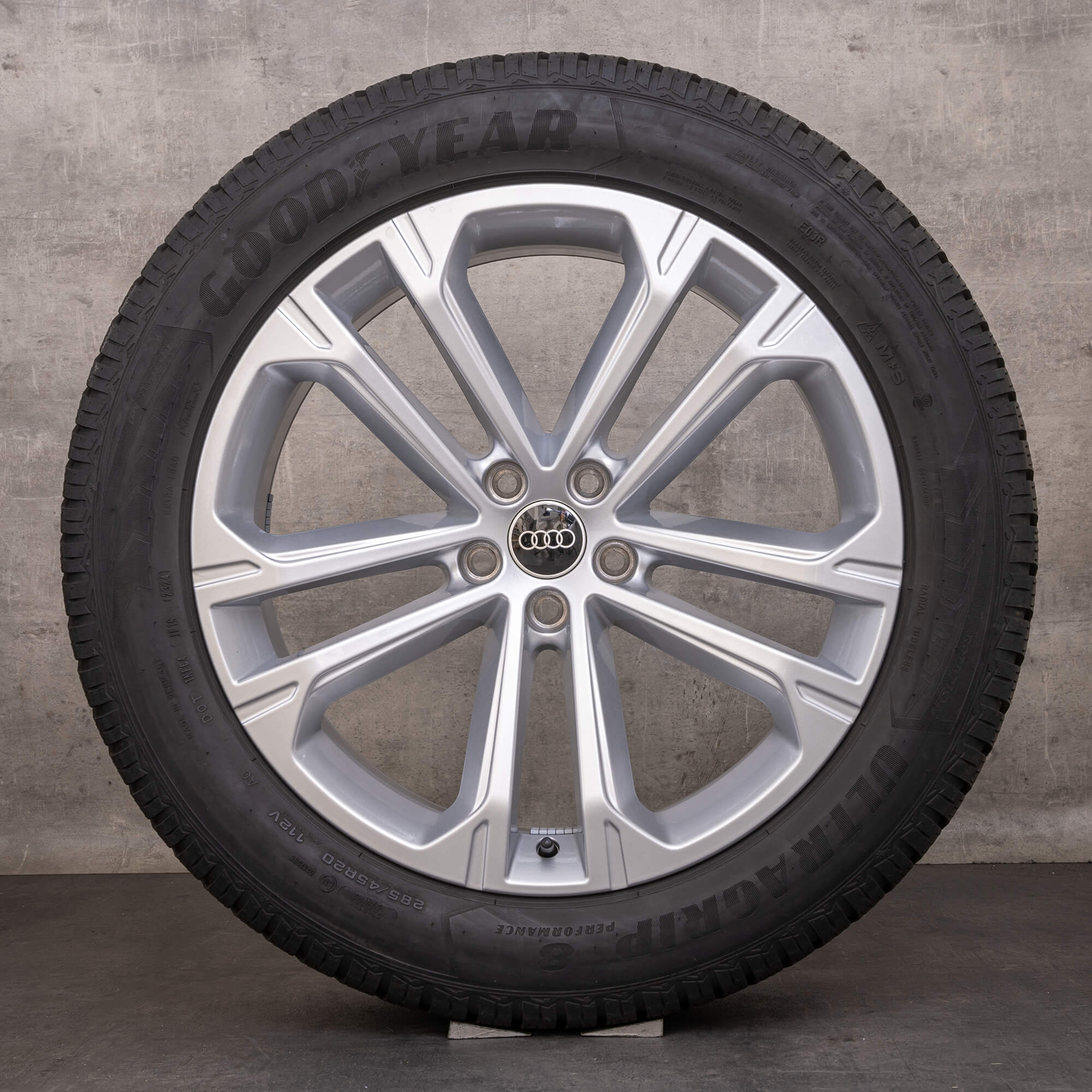Oryginalne koła zimowe Audi Q7 SQ7 facelift 20 cali 4M felgi 4M0601025DT srebrne