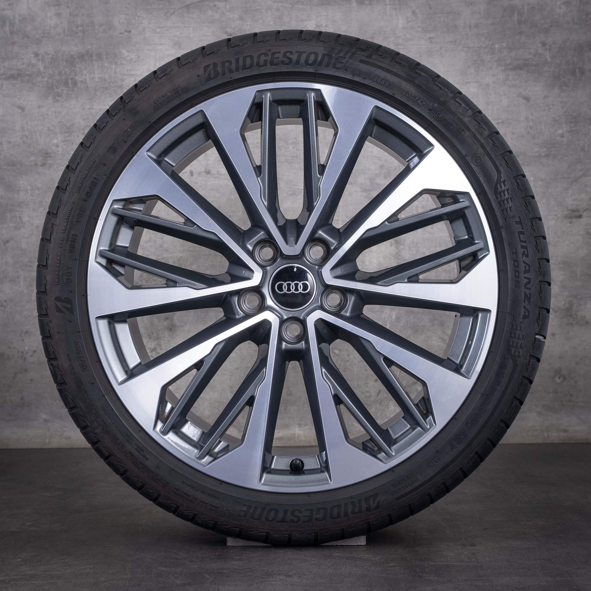 Original Audi Q2 SQ2 Winterräder 19 Zoll GA Felgen 81A601025S titan glanzgedreht