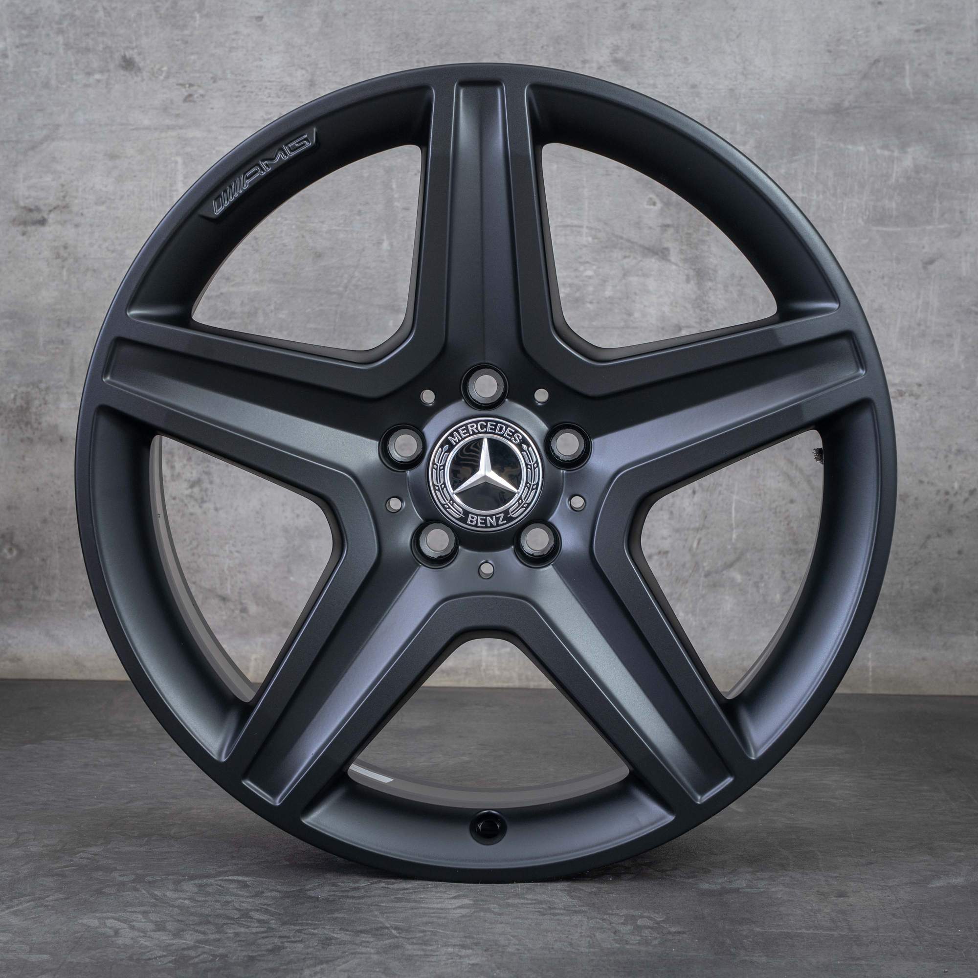 Alkuperäiset AMG Mercedes Benz GLA & 45 vanteet 19 tuuman X156 A1564010600 musta matta.