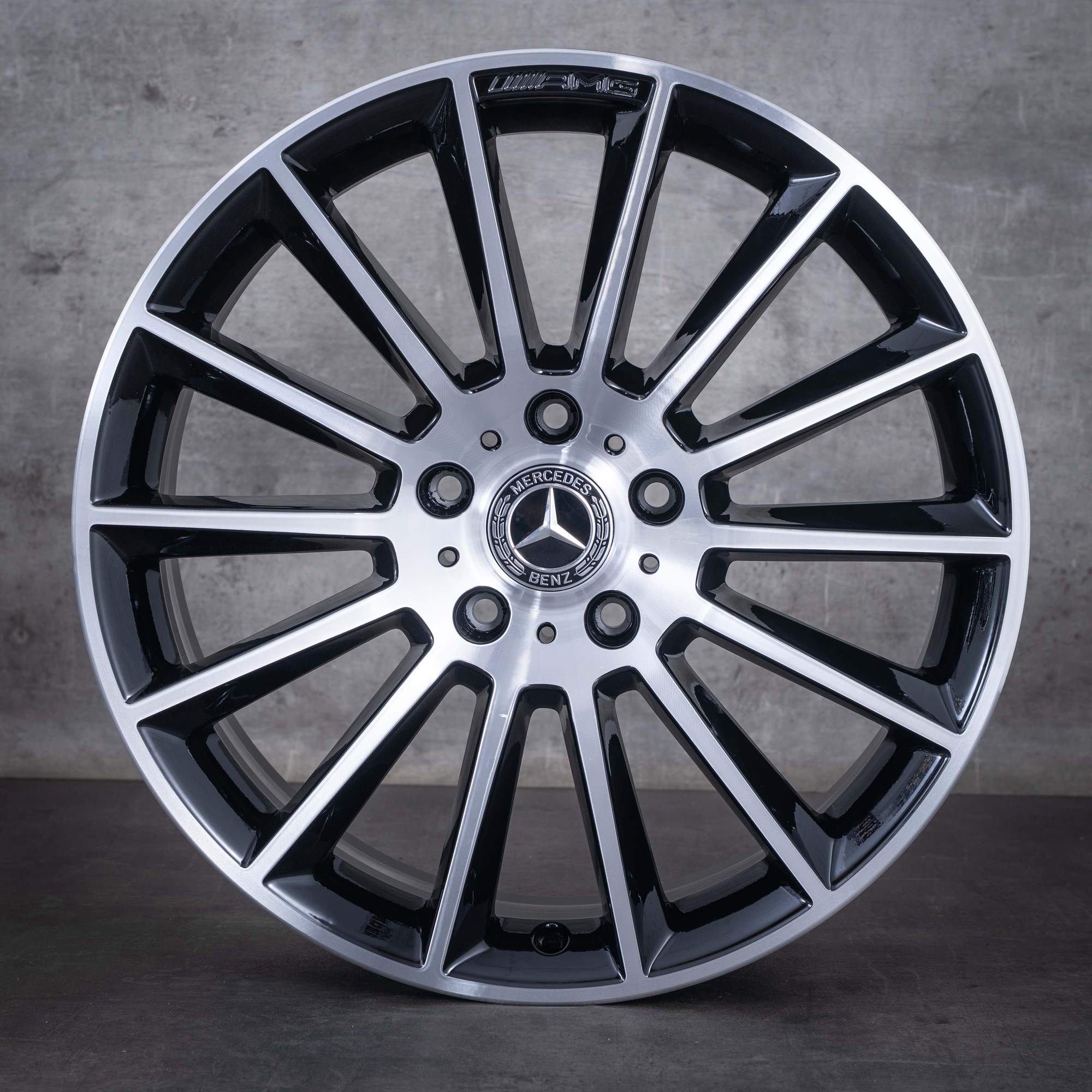 Original Mercedes Benz G-Klasse AMG Winterräder 20 Zoll W463 G350d G400d G500 Felgen A4634011700 schwarz front glanzgedreht NEU