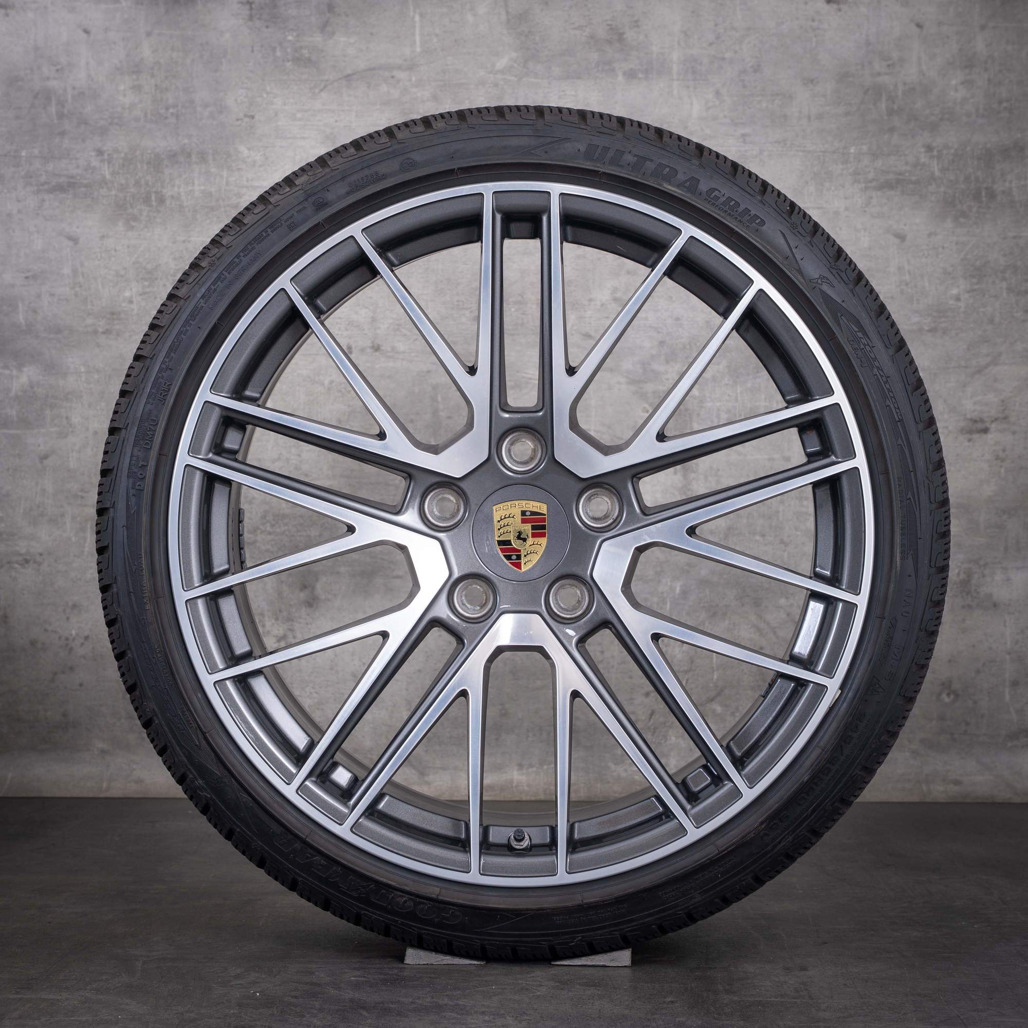 Original Porsche 992 Winterräder 20 21 Zoll Turbo S Cabrio Felgen 992044603AA titan front glanzgedreht