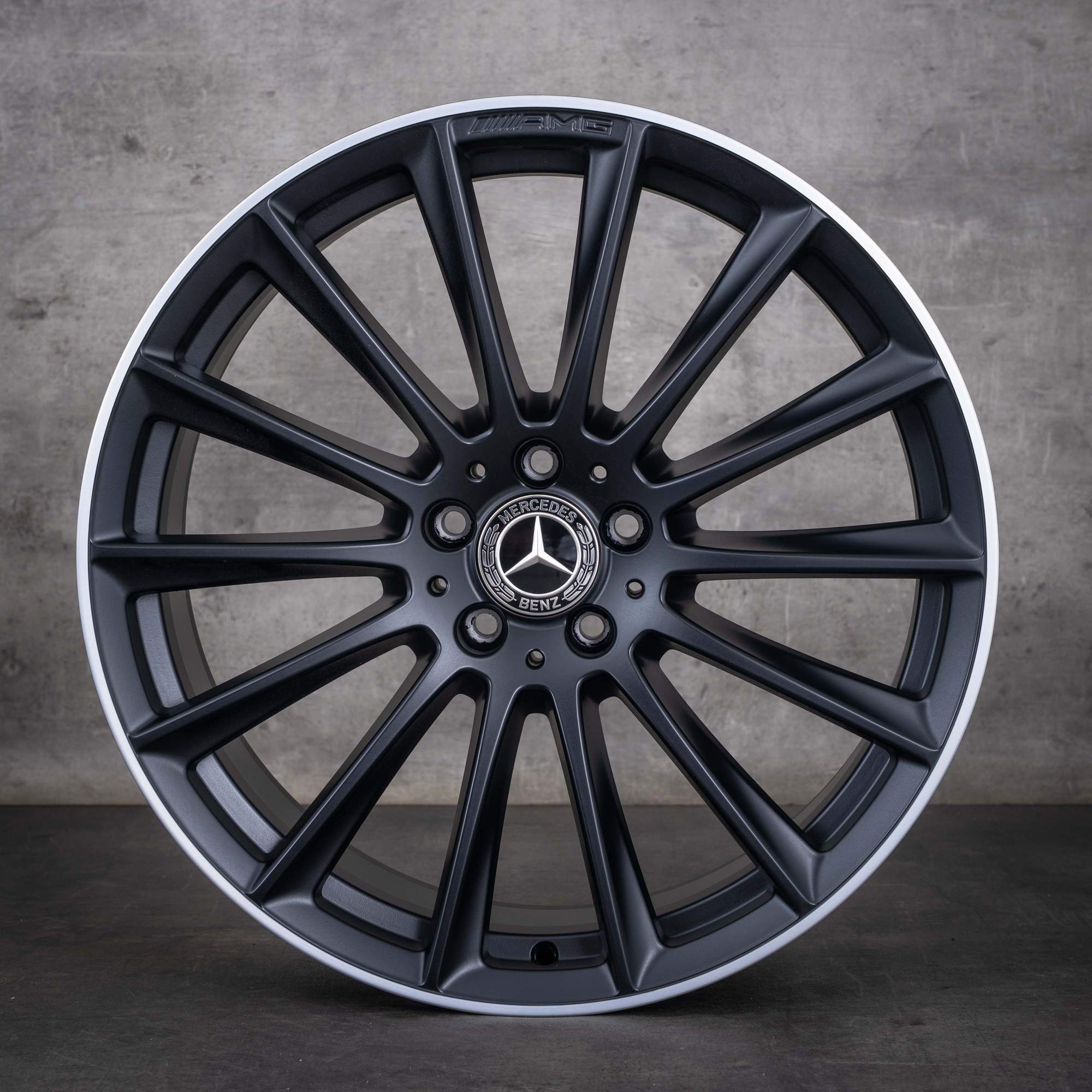 Originální disky Mercedes-Benz Třídy S AMG 20 palců W223 V223 X223 letní kola A2234011500 A2234011600 černé matné s diamond cut NOVÉ