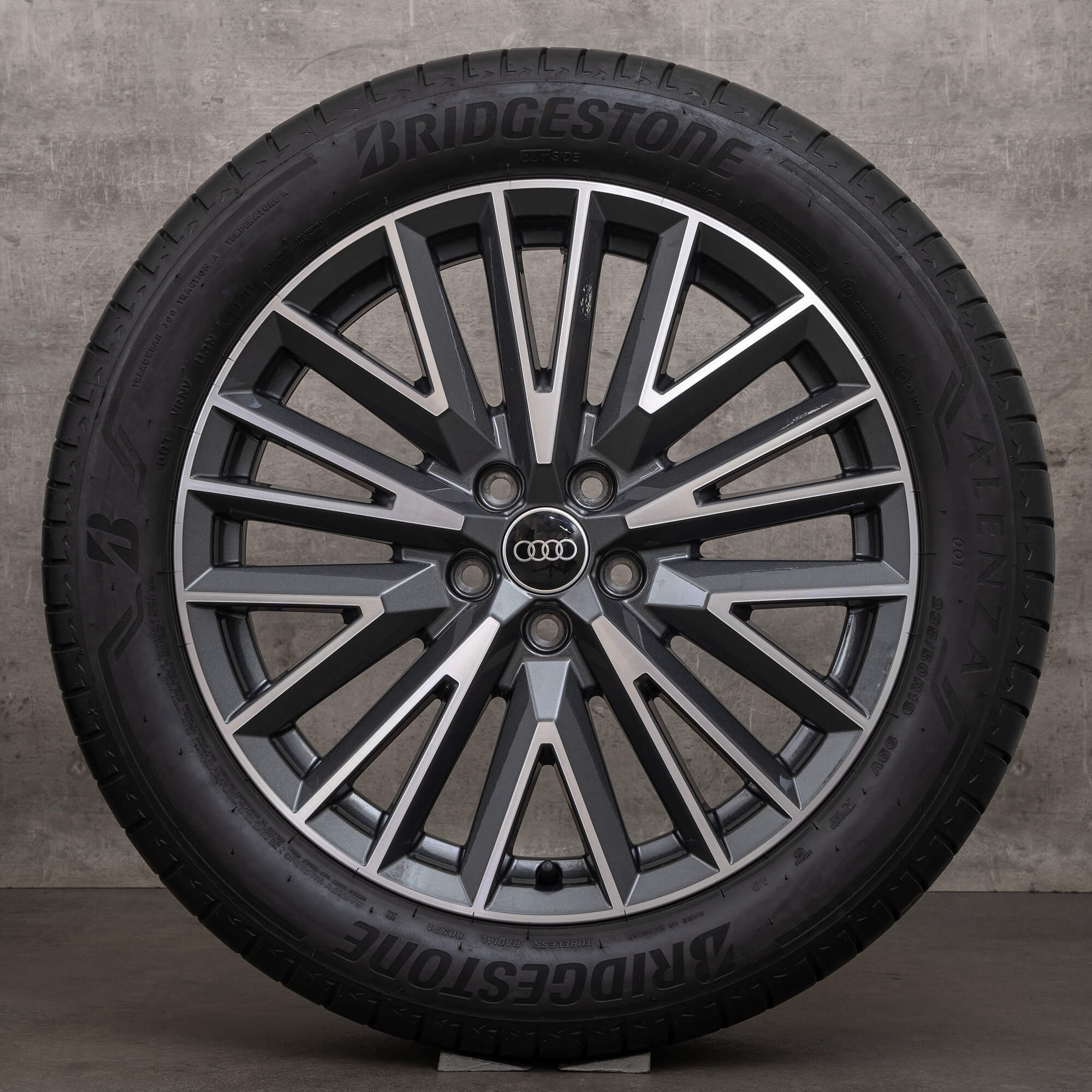 Audi Q3 F3 cerchi estivi da 19 pollici pneumatici 83A601025L grigio grafite