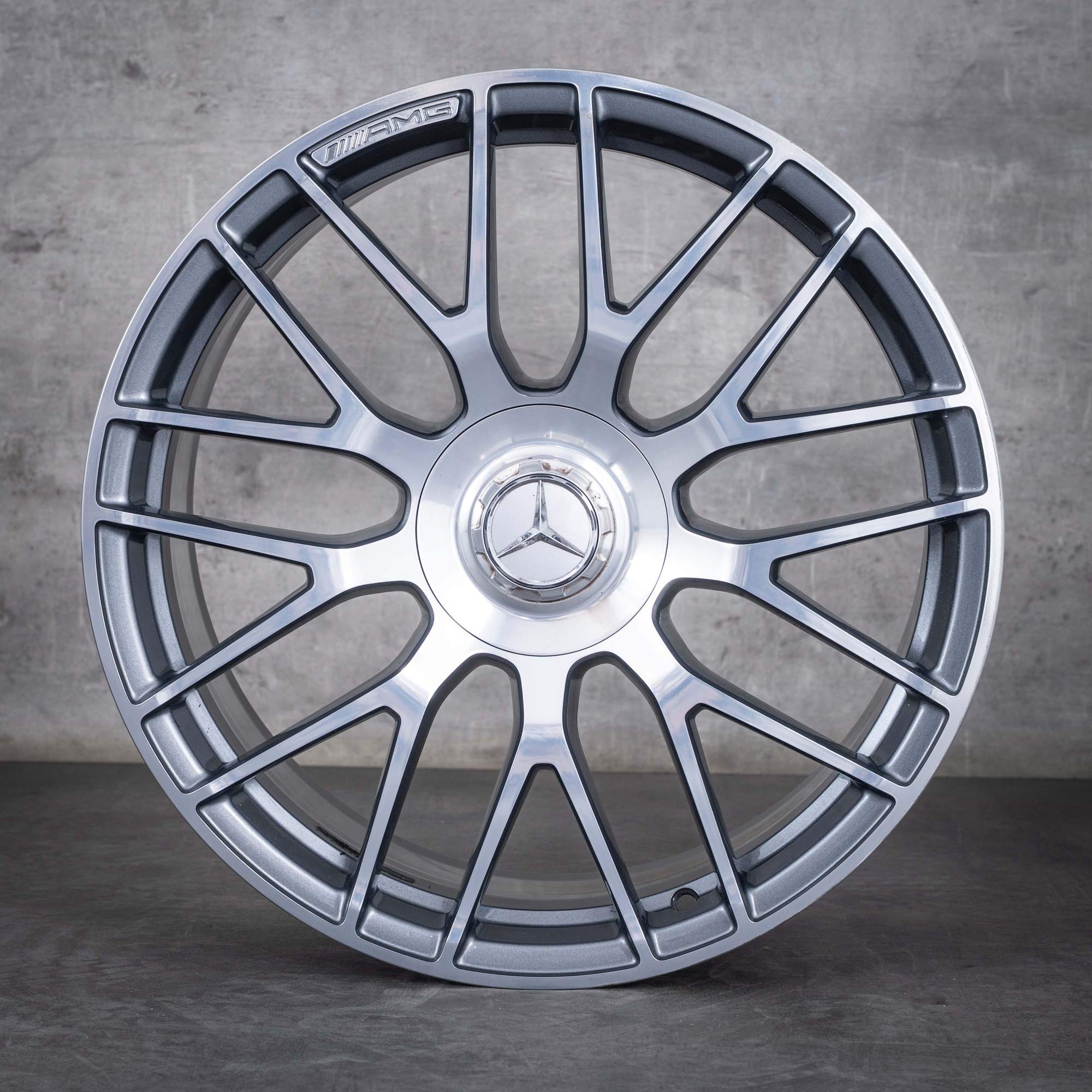 Alkuperäiset Mercedes Benz C-sarjan C63 & S AMG vanteet 19 tuuman W205 S205 A2054011700 A2054011800 himalajanharmaa Kiillotettu