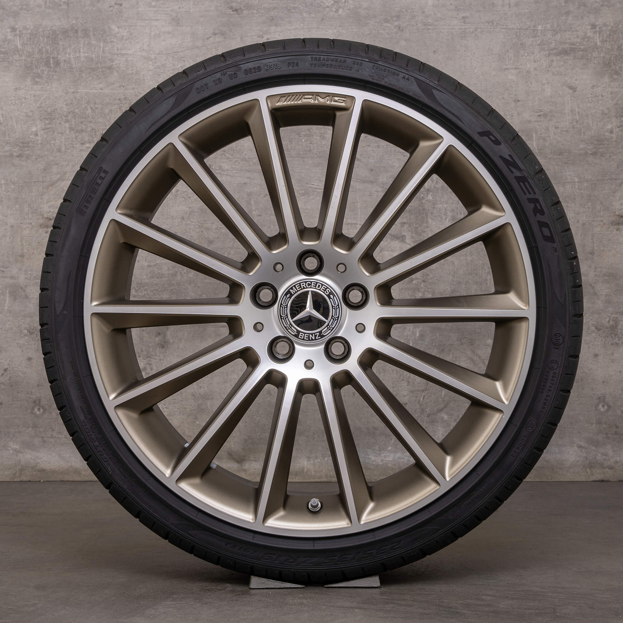 Originální letni disky Mercedes Benz třídy A A35 AMG 4Matic 19 palců W177 V177 A1774011900 zlaté matné lesklé soustružené