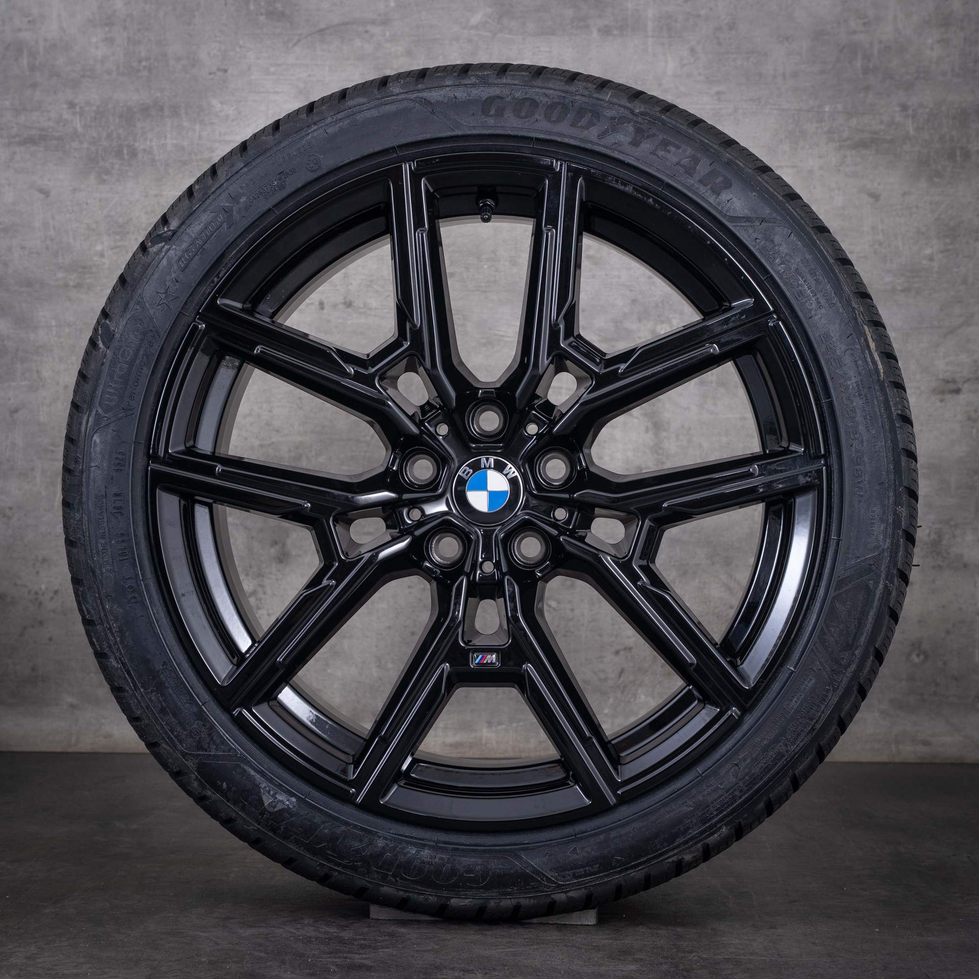 Alkuperäiset BMW 4-sarjan i4 talvirenkaat 19 tuumaa G26 Gran Coupé -vanteet malli 859 M 8747304 8747305 jet black