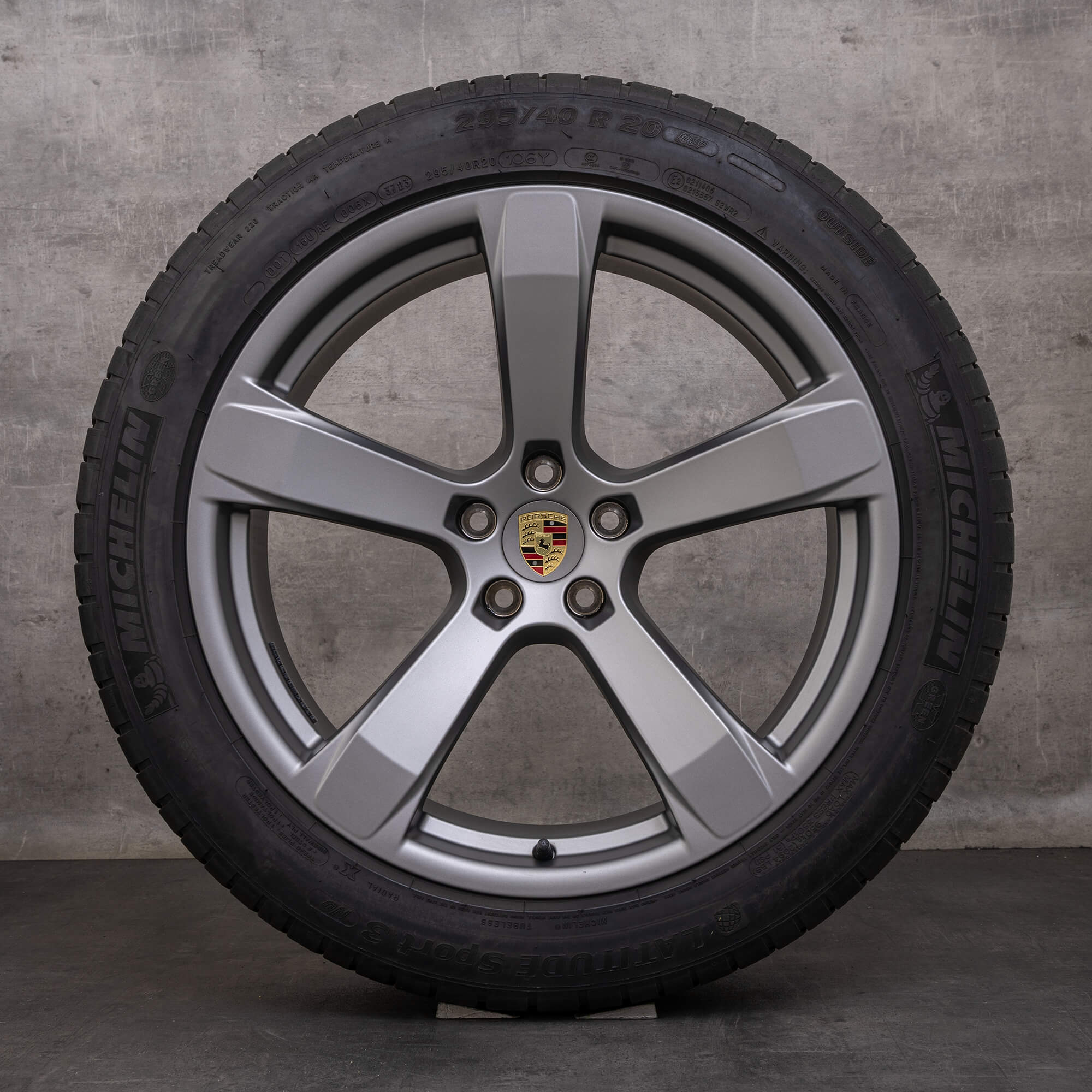 Original Porsche Macan III ráfky na auto 20" letní kola 95B601025FM 95B601025FP platinum silver matt