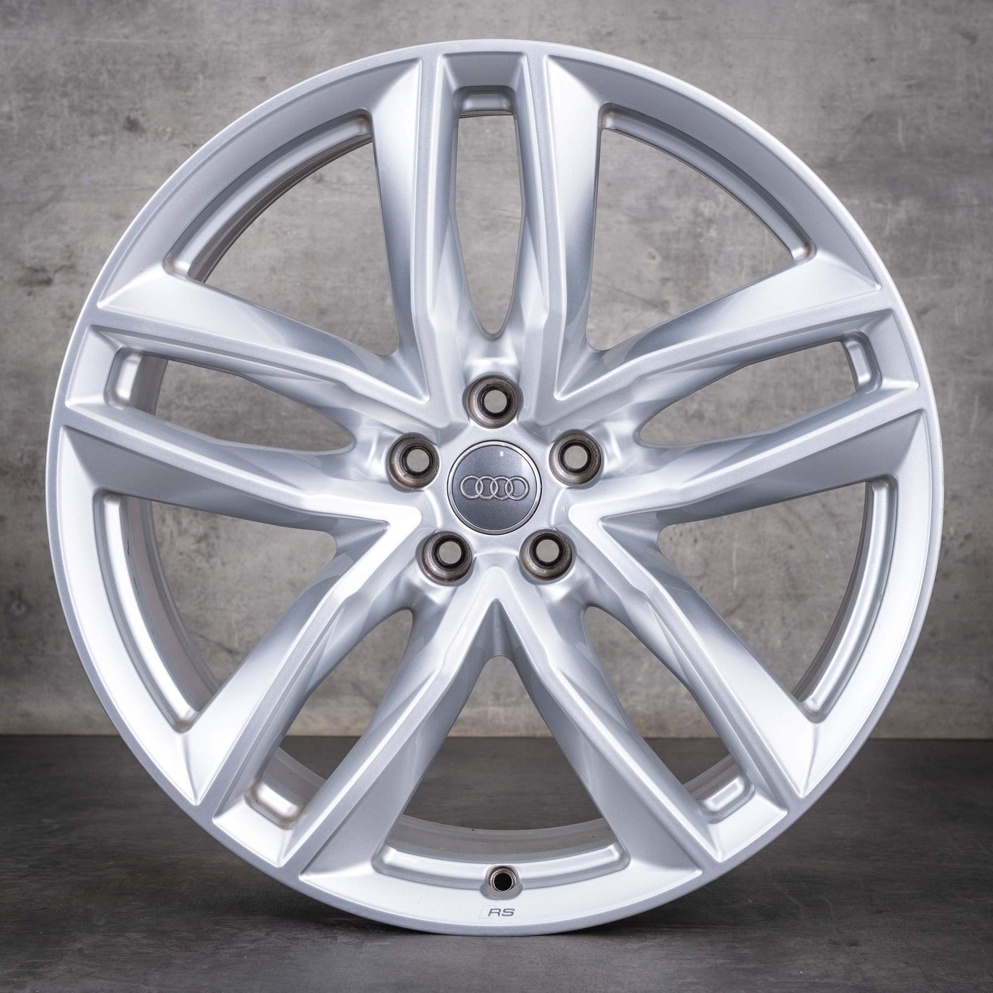 Oryginalne koła zimowe do Audi Q7 SQ7 21 cali felgi 4M 4M0601025S srebrne błyszczące