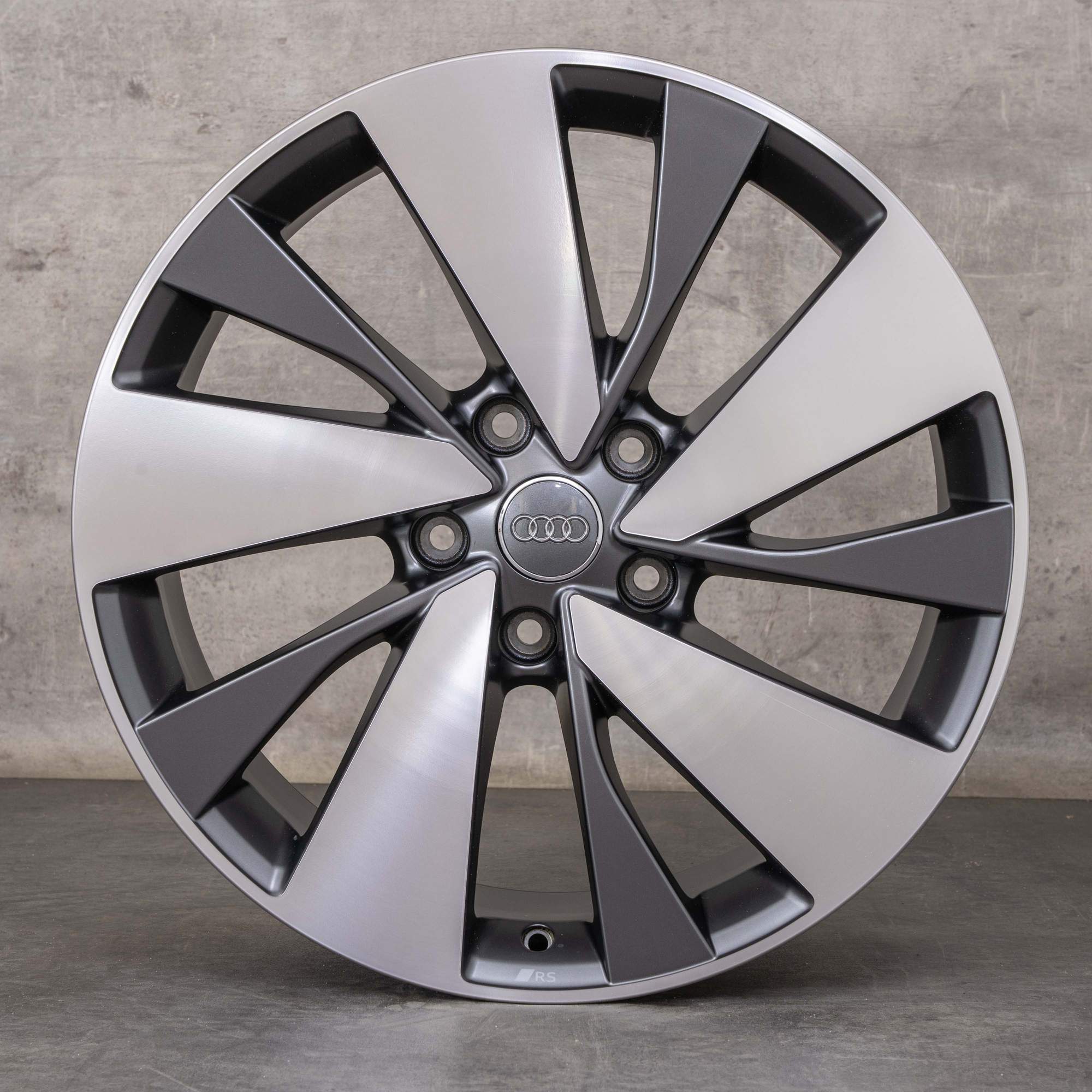 Oryginalne felgi Audi A6 S6 e-tron 20 cali GH 85E601025BB 85E601025BC tytan mat Polerowane