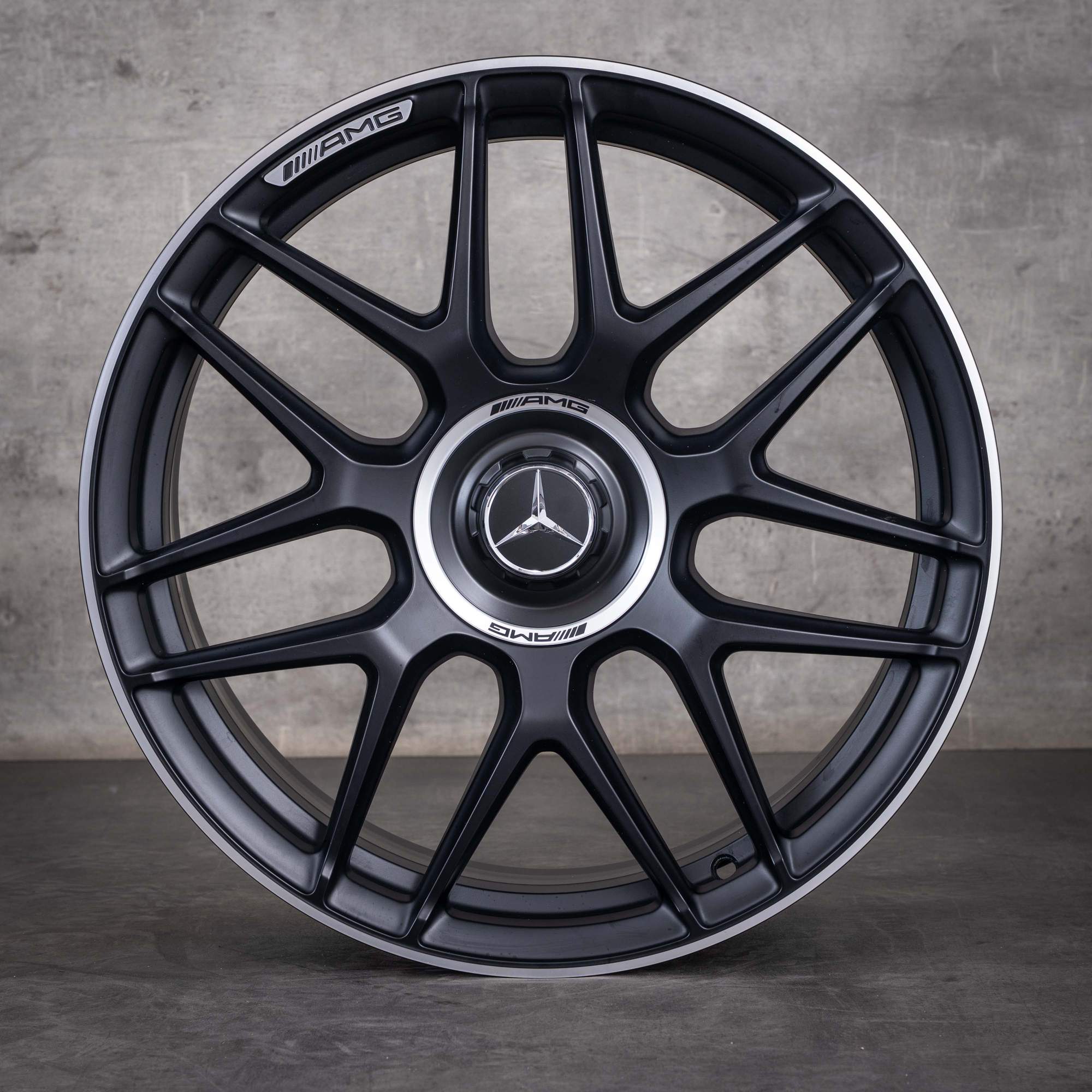 Alkuperäiset Mercedes-Benz A-sarjan A 45 CLA 45 AMG -vanteet 19 tuumaa W177 X118 C118 A1774012500 mattamusta diamond cut-viimeistely