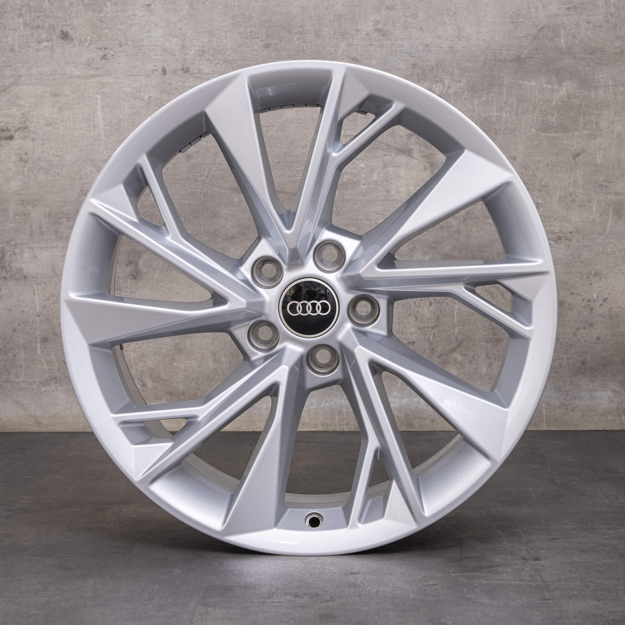 Originele Audi A5 S5 velgen 18 inch 8W B9 F5 8W0601025FM zilver
