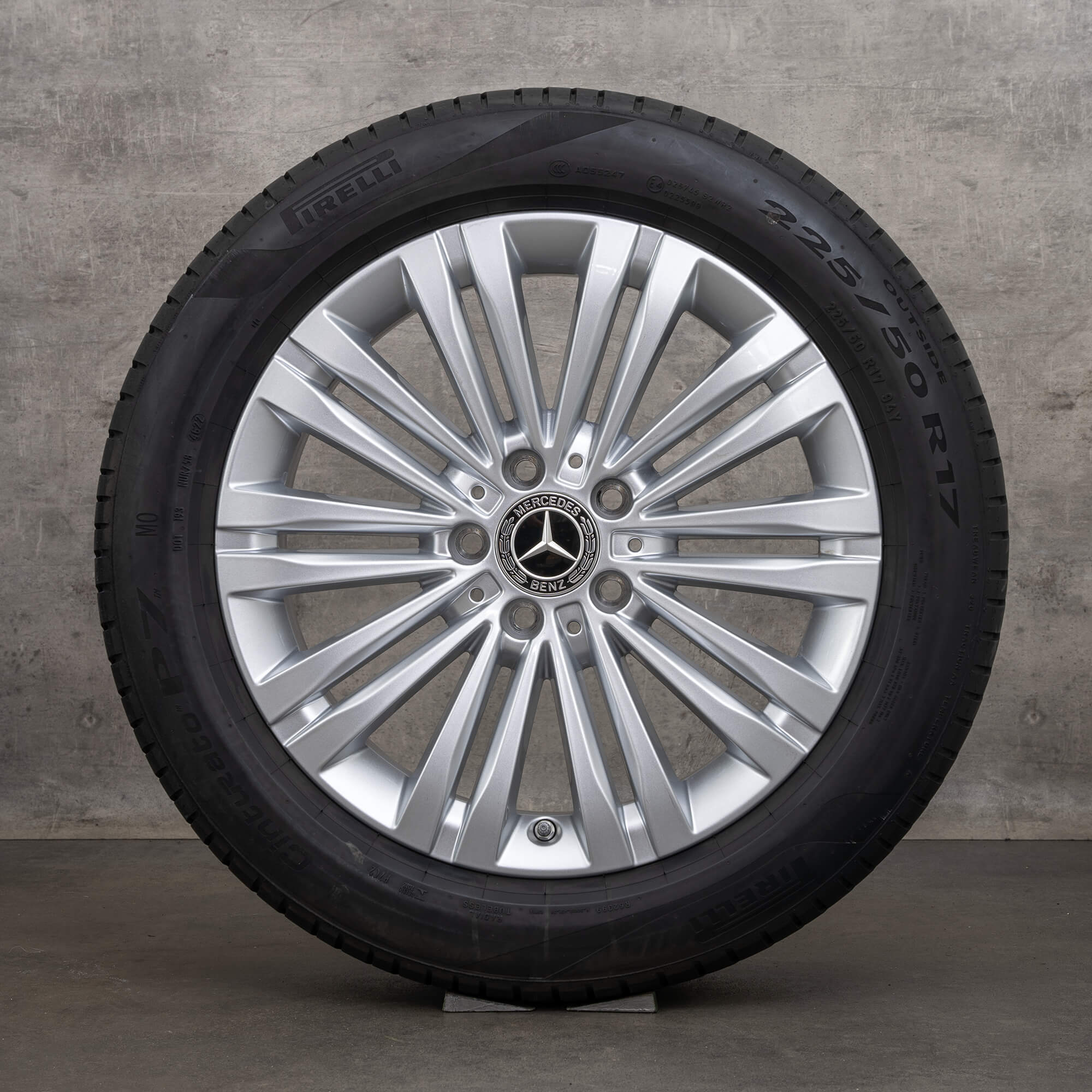 Alkuperäiset Mercedes Benz C-sarjan talvirenkaat 17 tuuman W206 S206 vanteet A2064014400 hopea