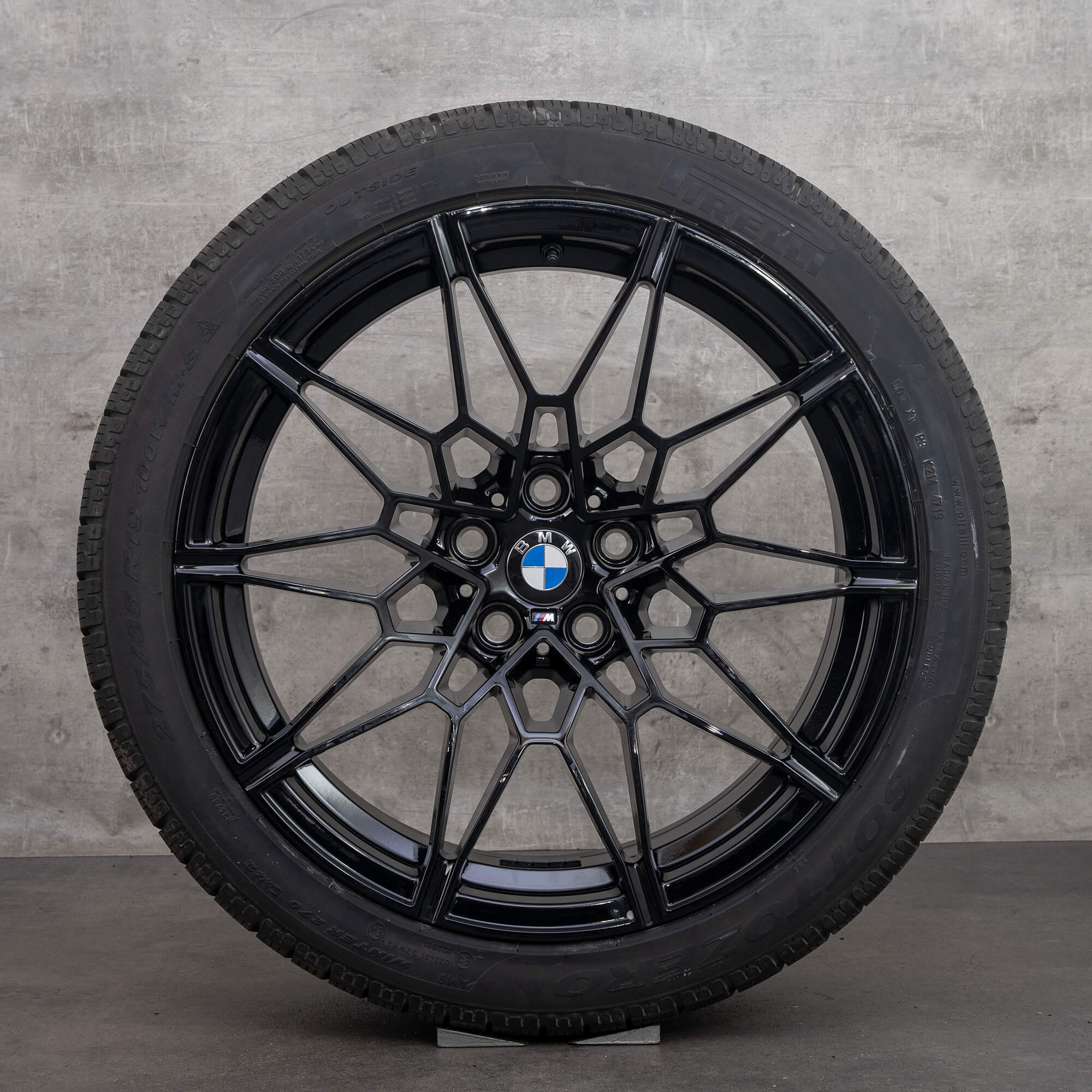 BMW 19 20 inch velgen M3 G80 M4 G82 styling M826 wintervelgen winterbanden